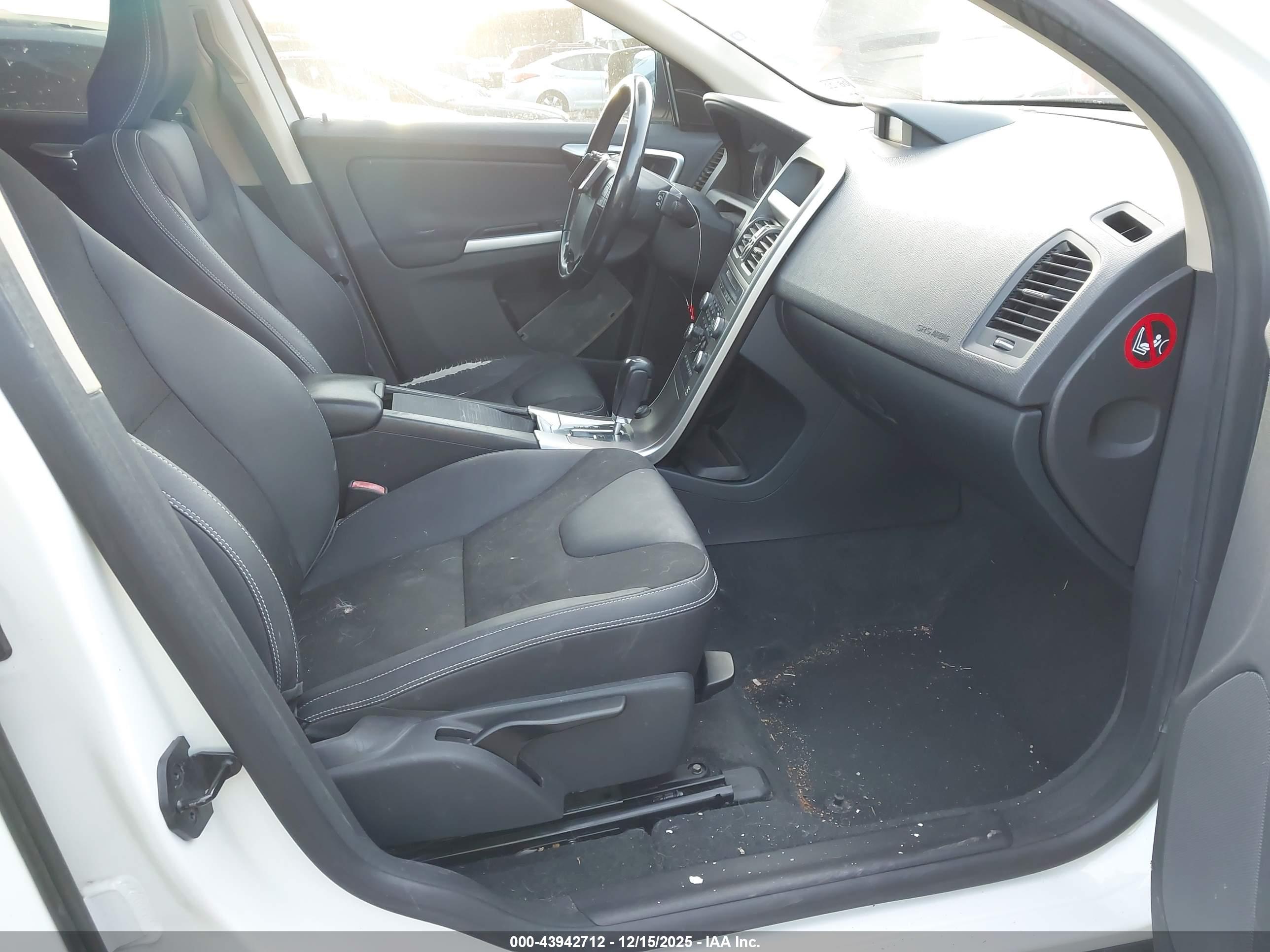 VOLVO XC60 image 5