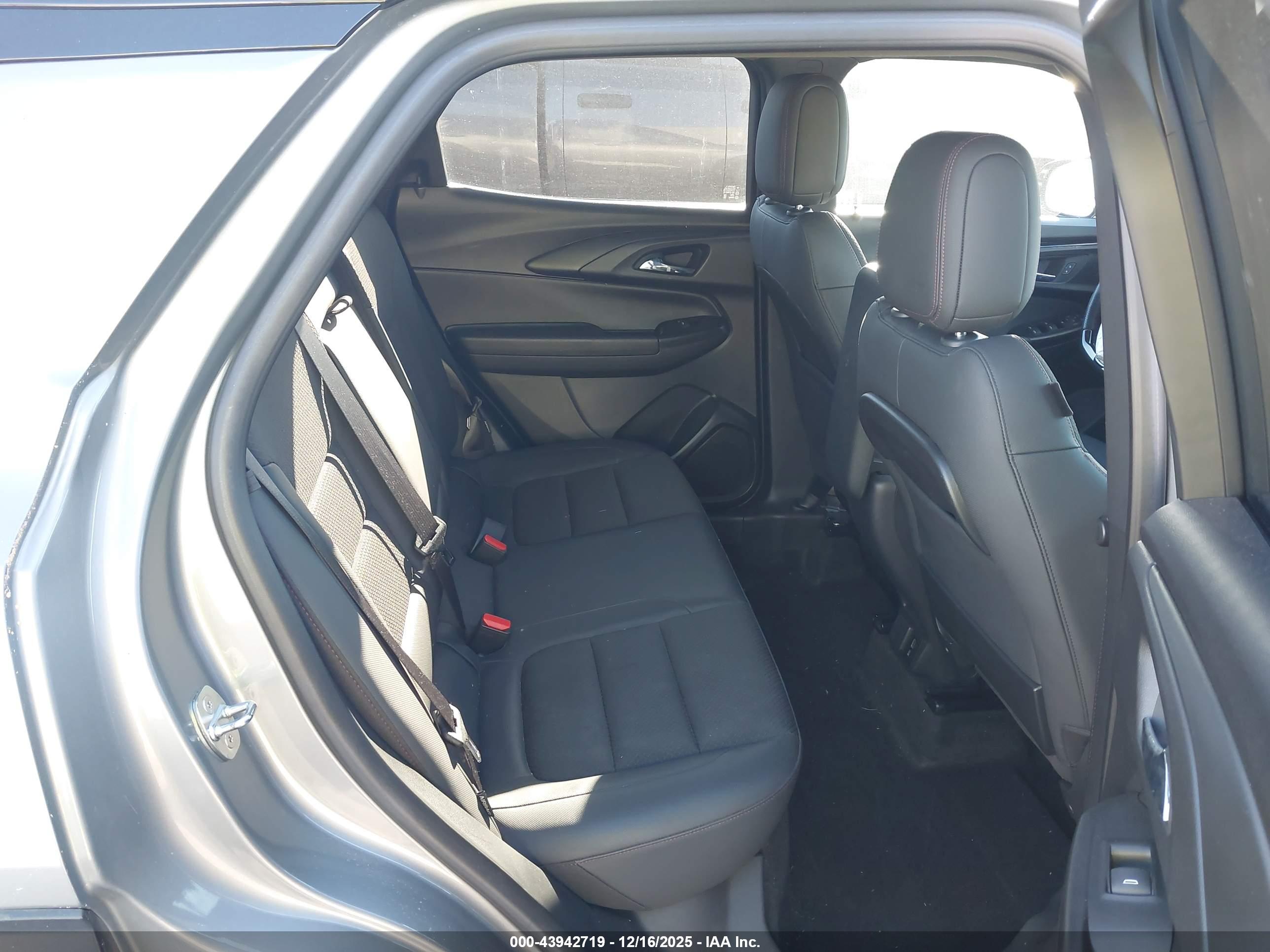 CHEVROLET TRAILBLAZER image 8