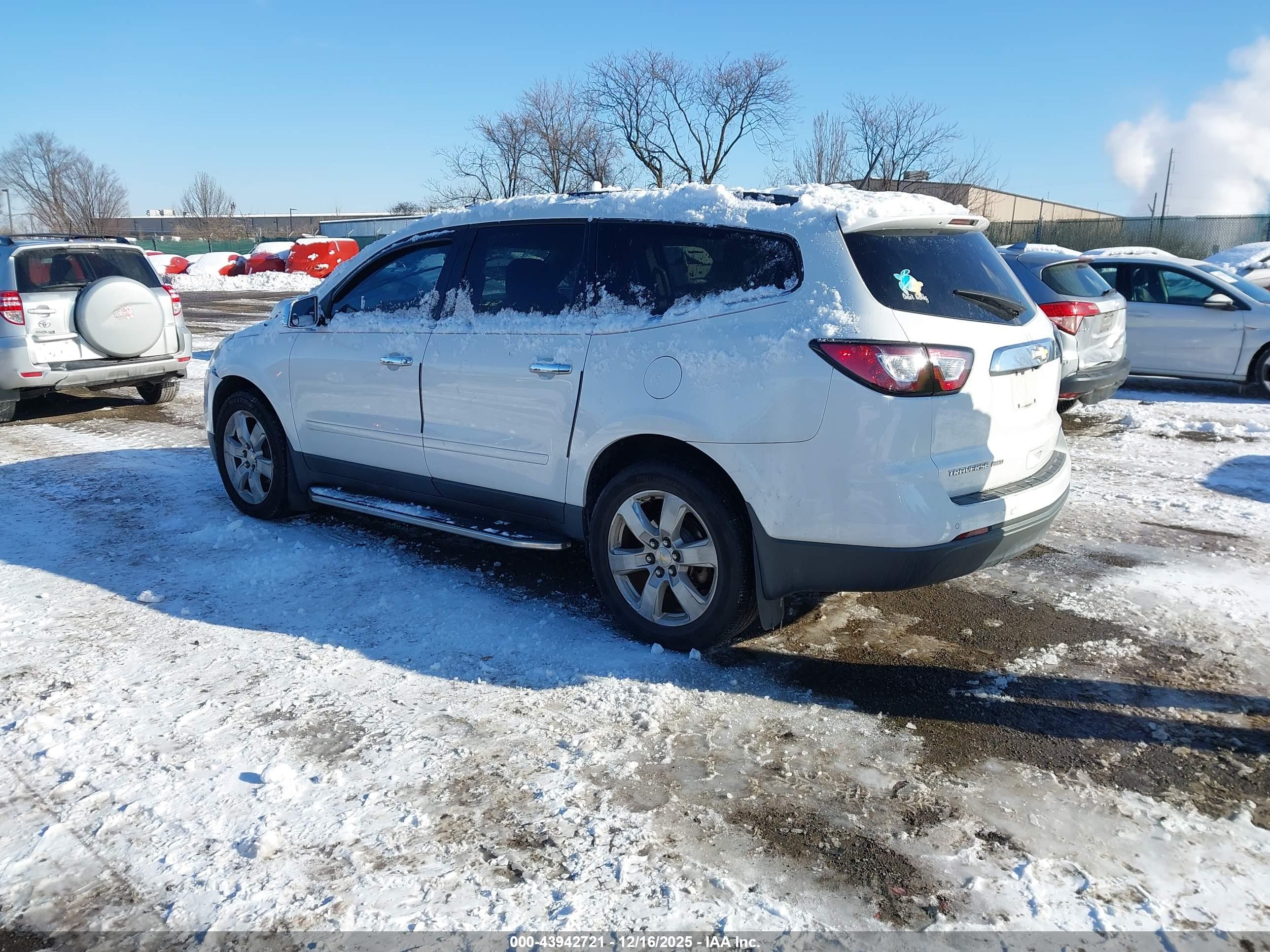 CHEVROLET TRAVERSE image 3