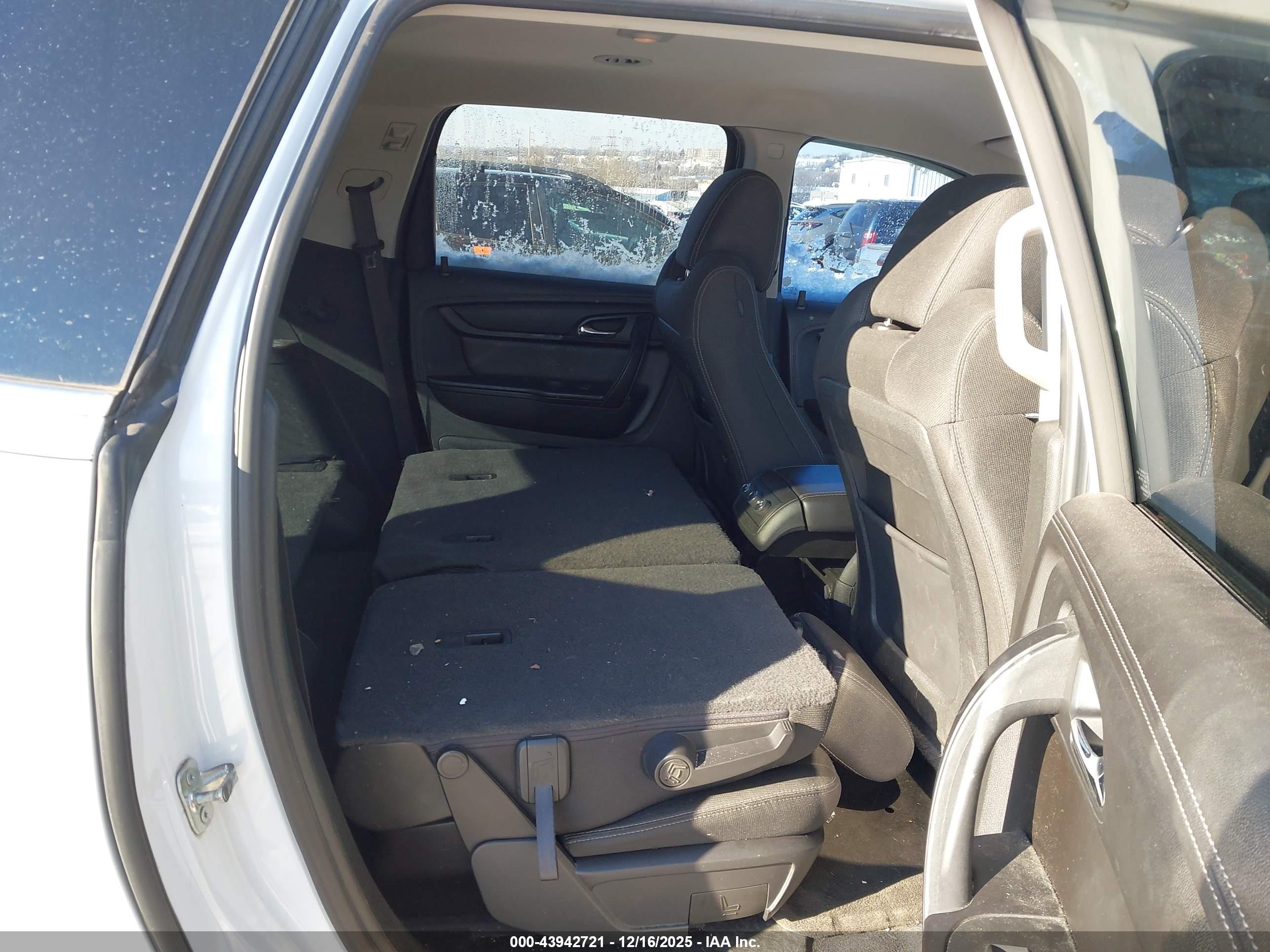 CHEVROLET TRAVERSE image 8