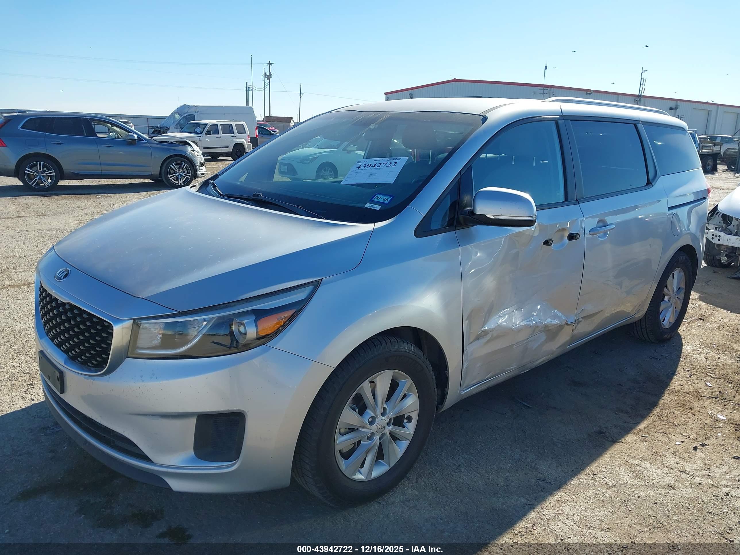 KIA SEDONA image 2