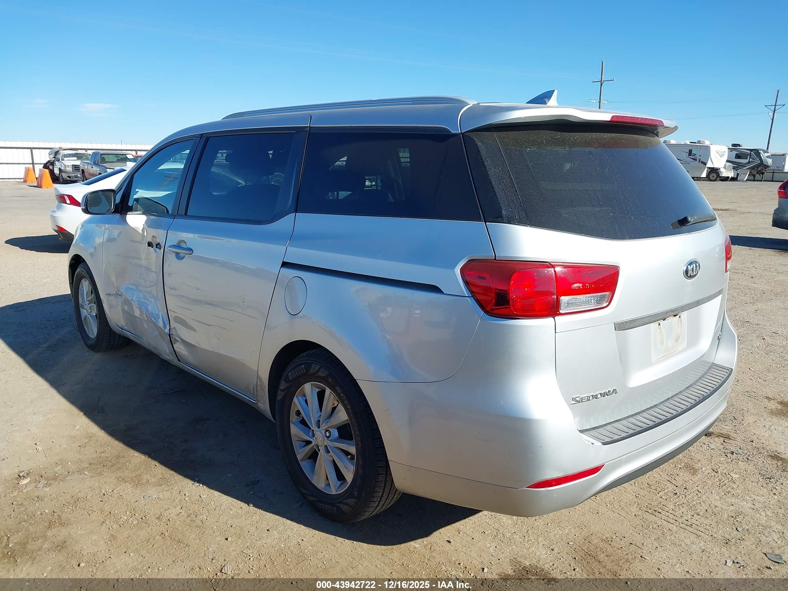 KIA SEDONA image 3