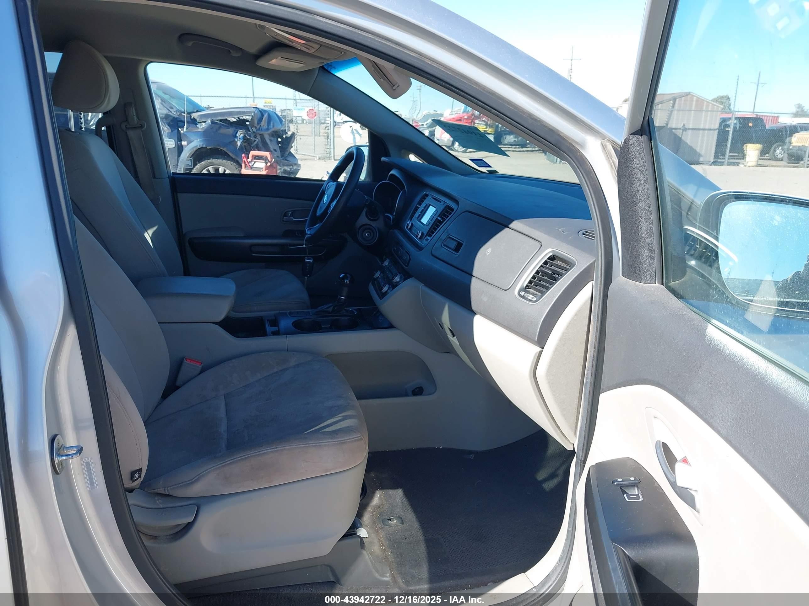 KIA SEDONA image 5