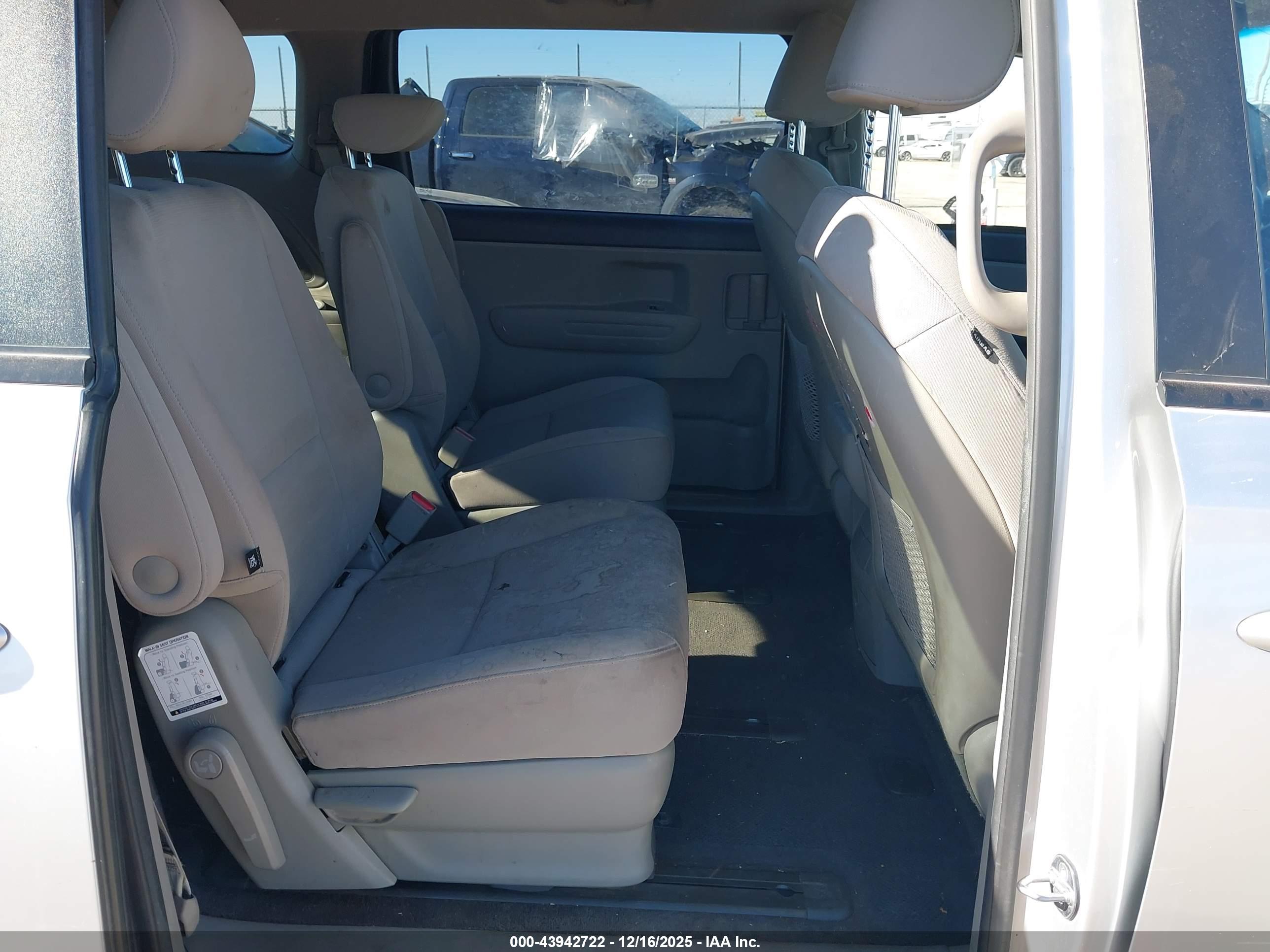 KIA SEDONA image 8