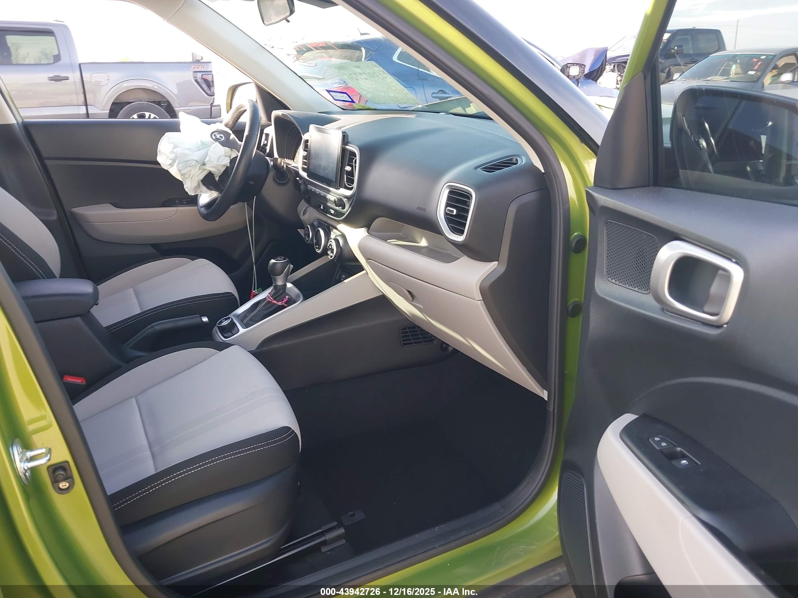 HYUNDAI VENUE image 5