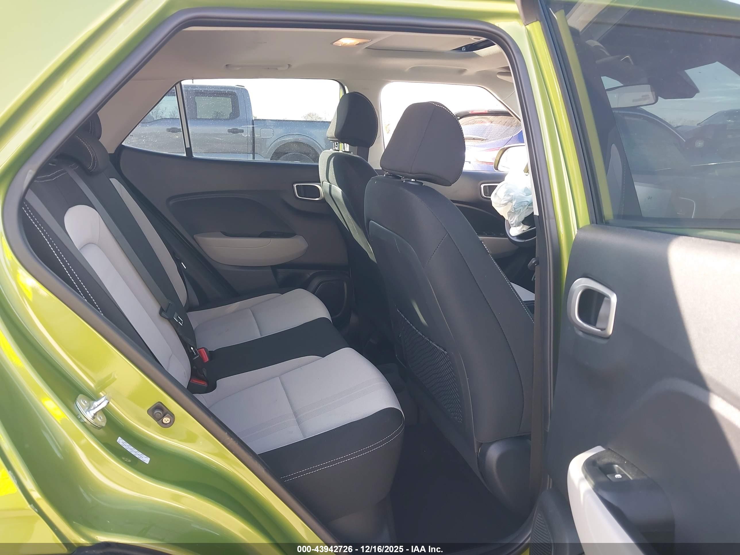 HYUNDAI VENUE image 8