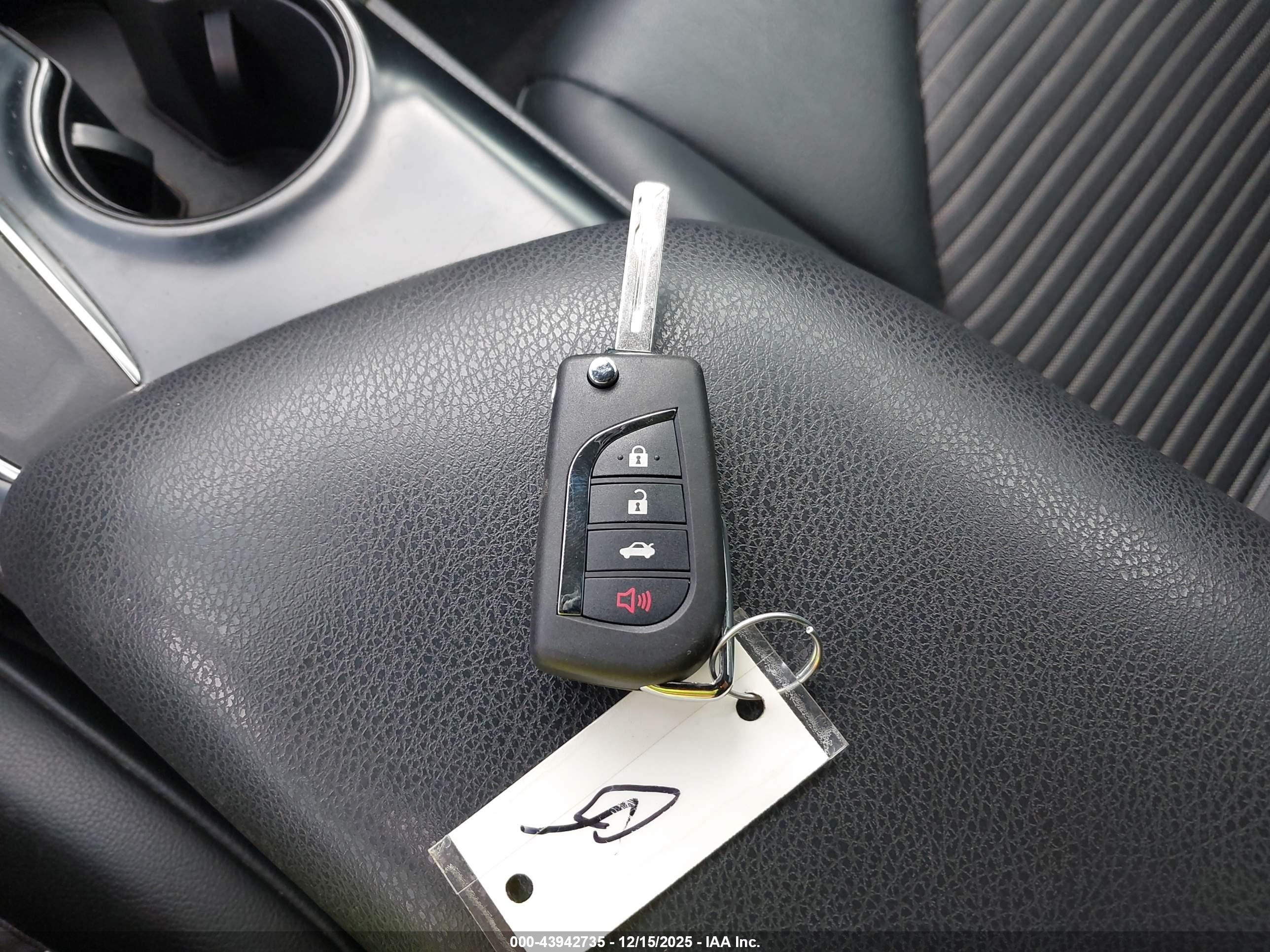 TOYOTA CAMRY image 11