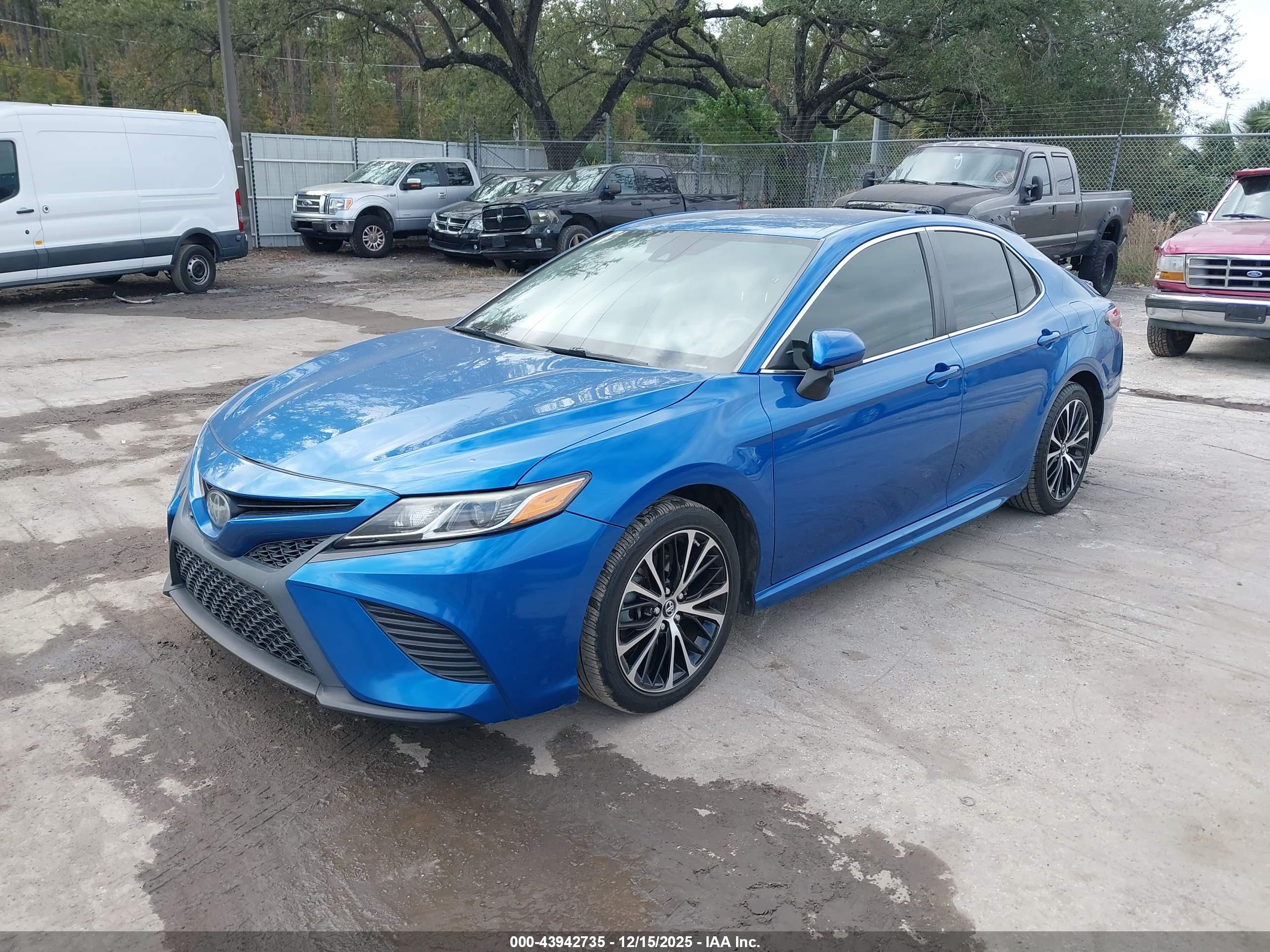 TOYOTA CAMRY image 2