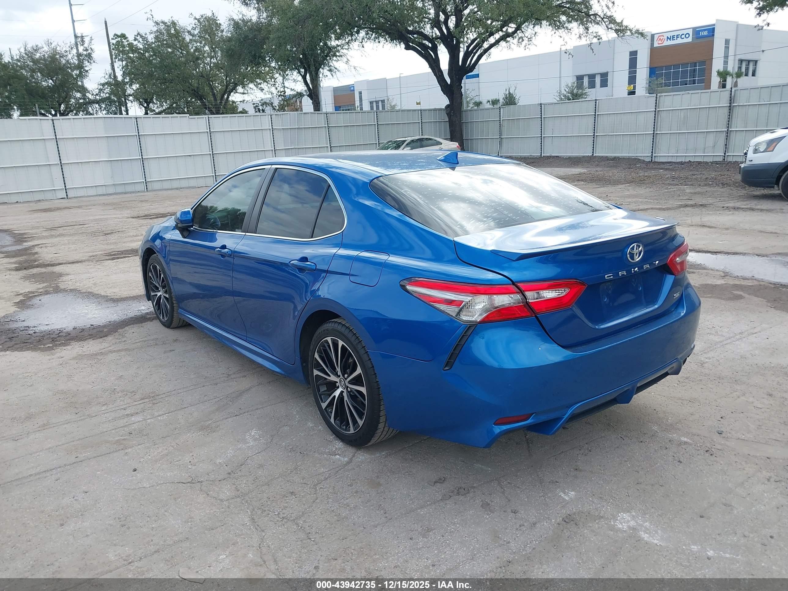 TOYOTA CAMRY image 3