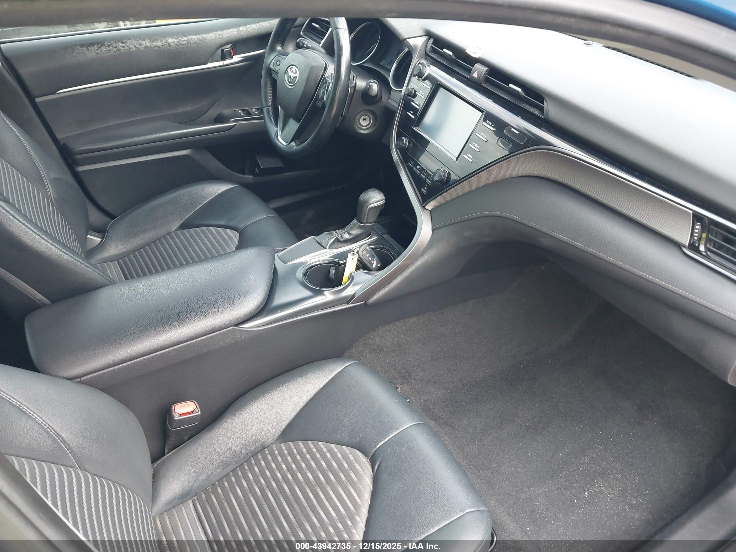 TOYOTA CAMRY image 5