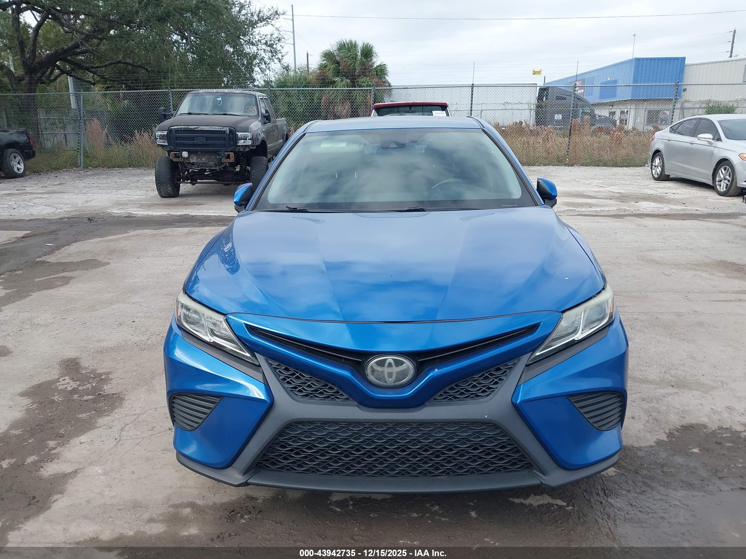 TOYOTA CAMRY image 6