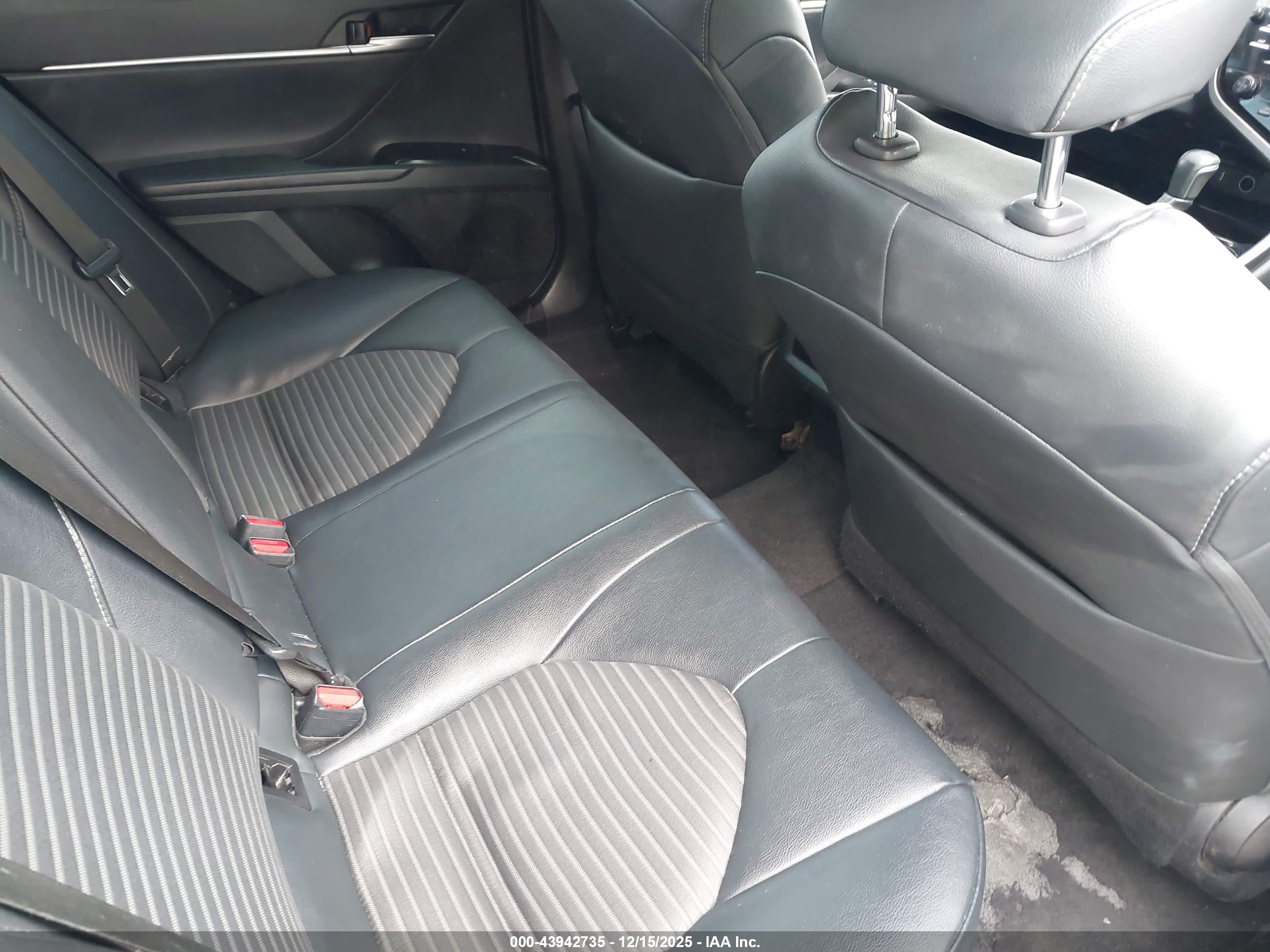 TOYOTA CAMRY image 8