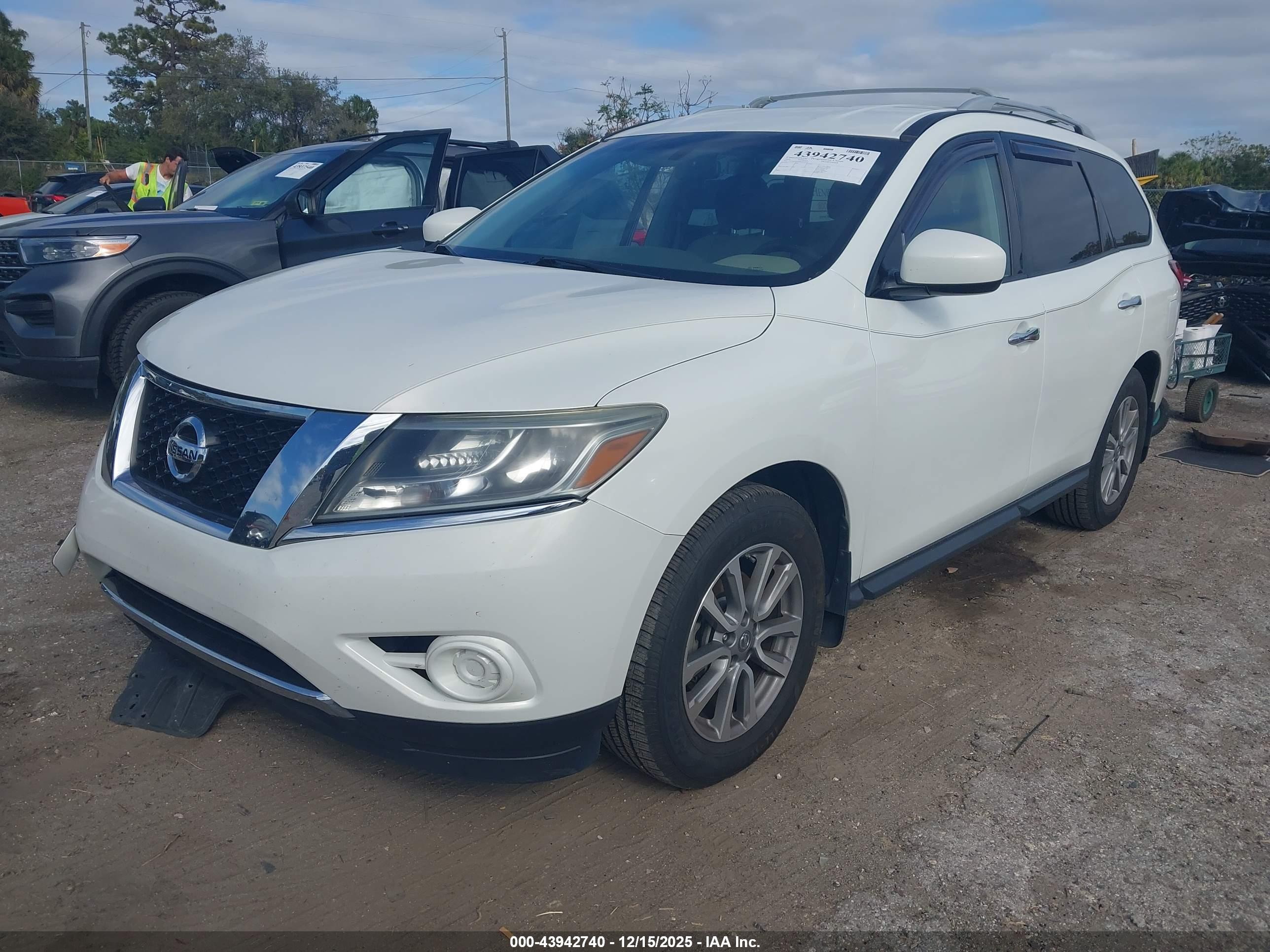 NISSAN PATHFINDER image 2