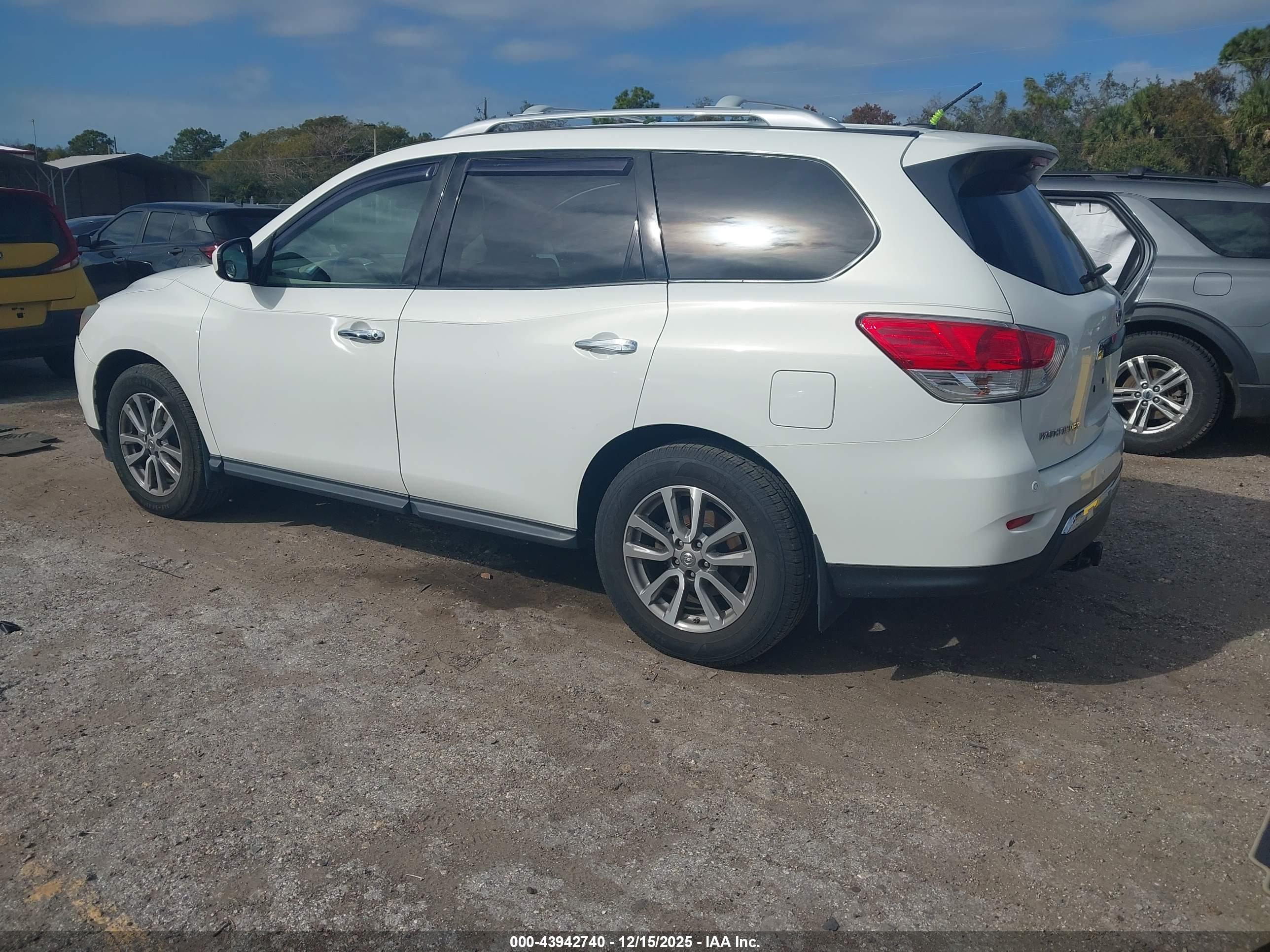 NISSAN PATHFINDER image 3