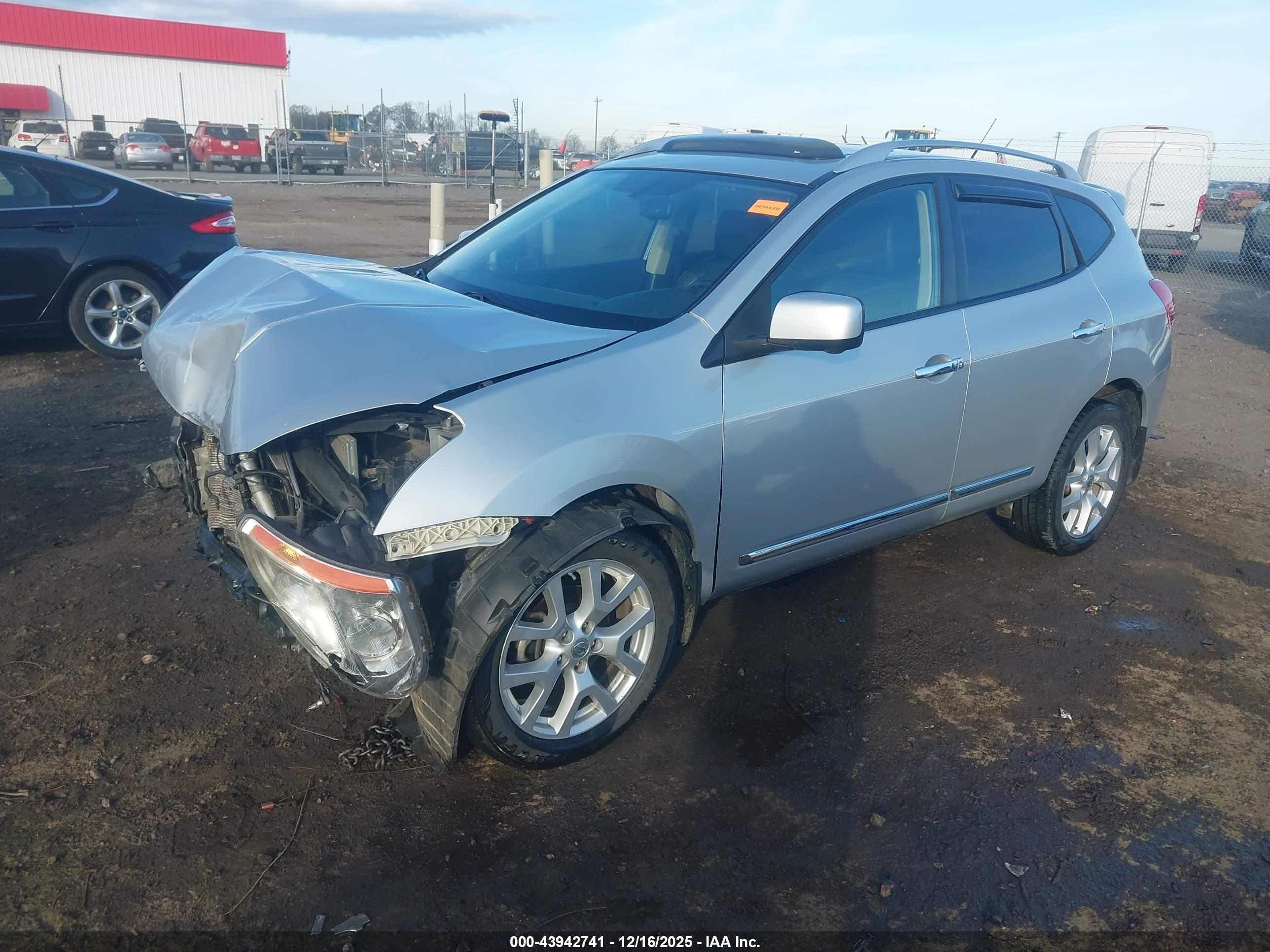 NISSAN ROGUE image 2