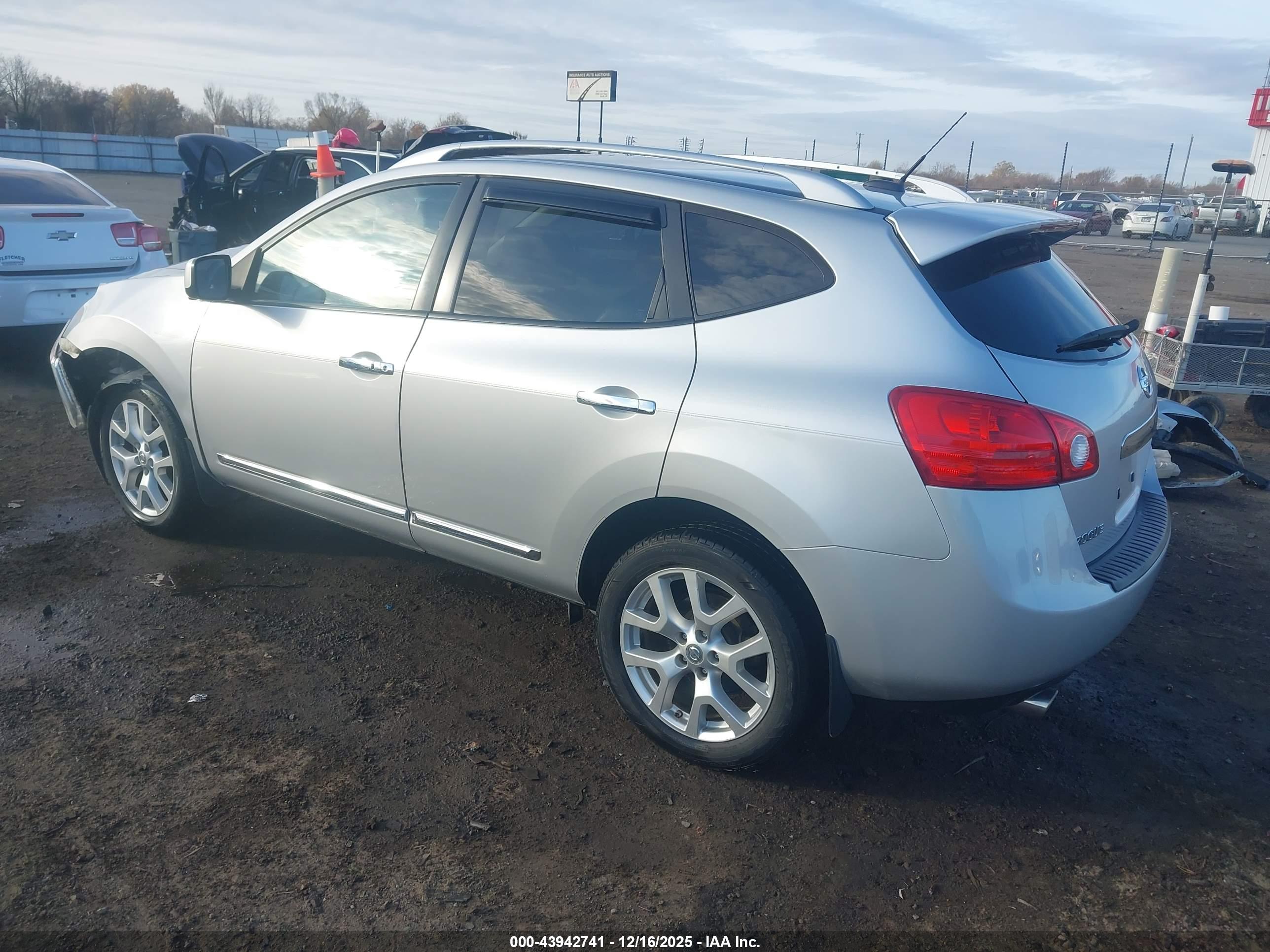 NISSAN ROGUE image 3