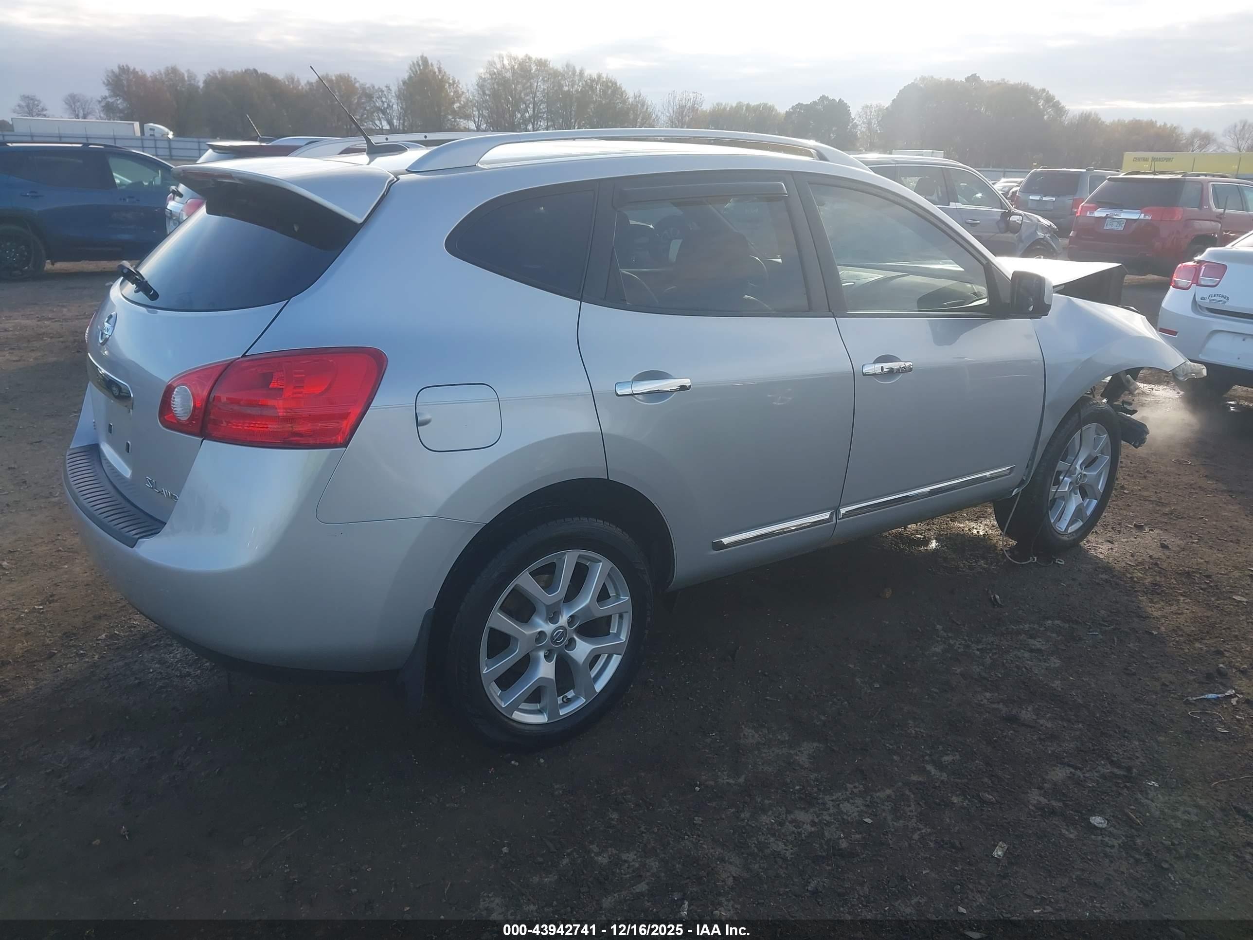 NISSAN ROGUE image 4