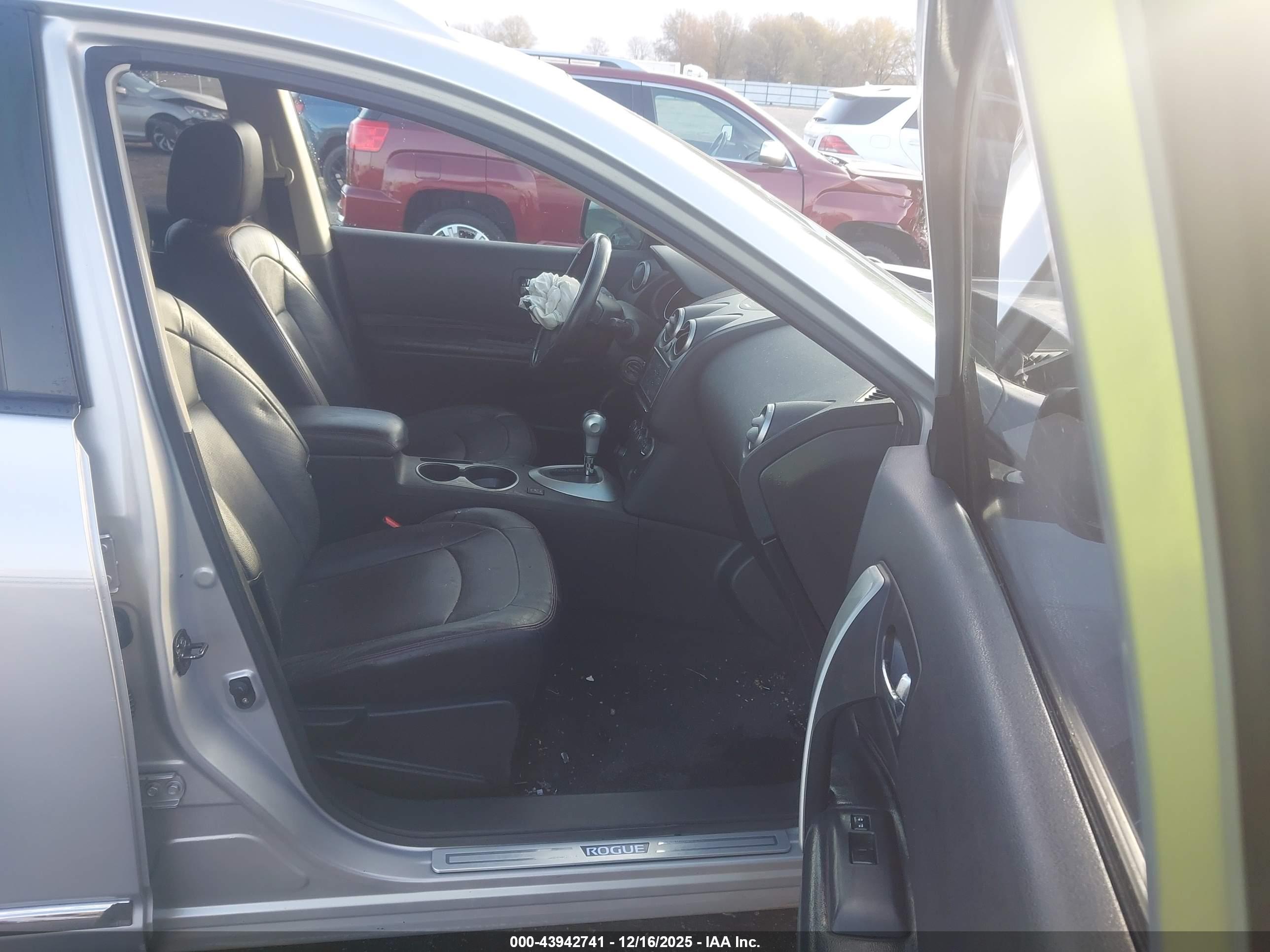NISSAN ROGUE image 5