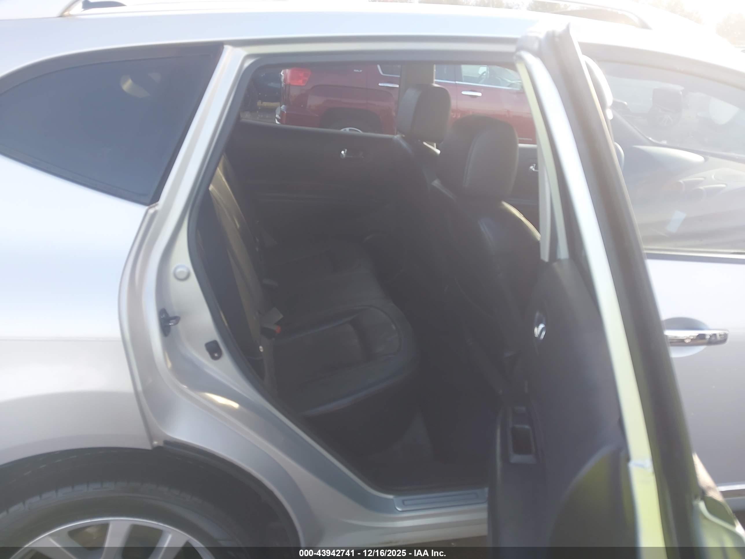 NISSAN ROGUE image 8