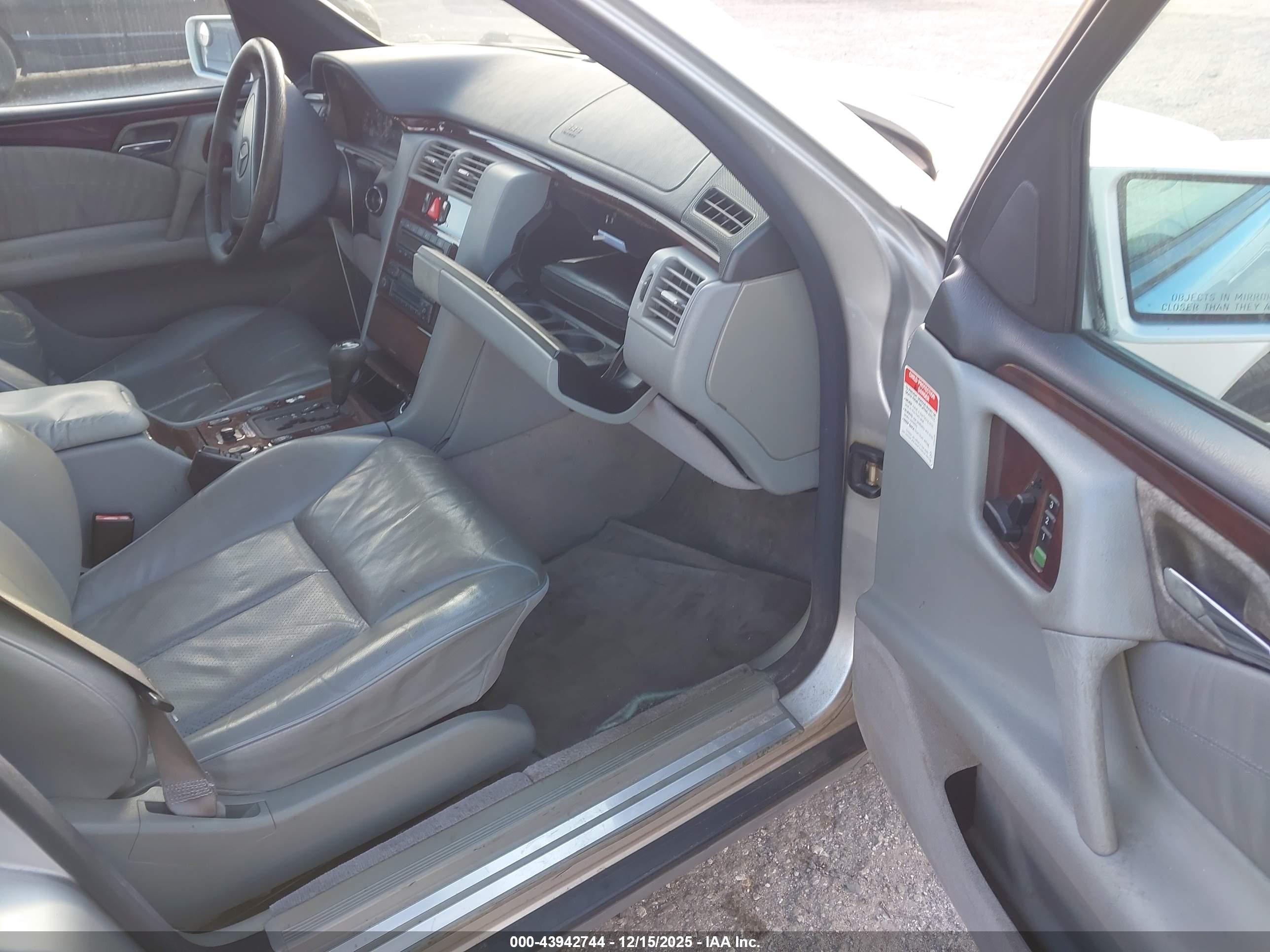 MERCEDES-BENZ E image 5