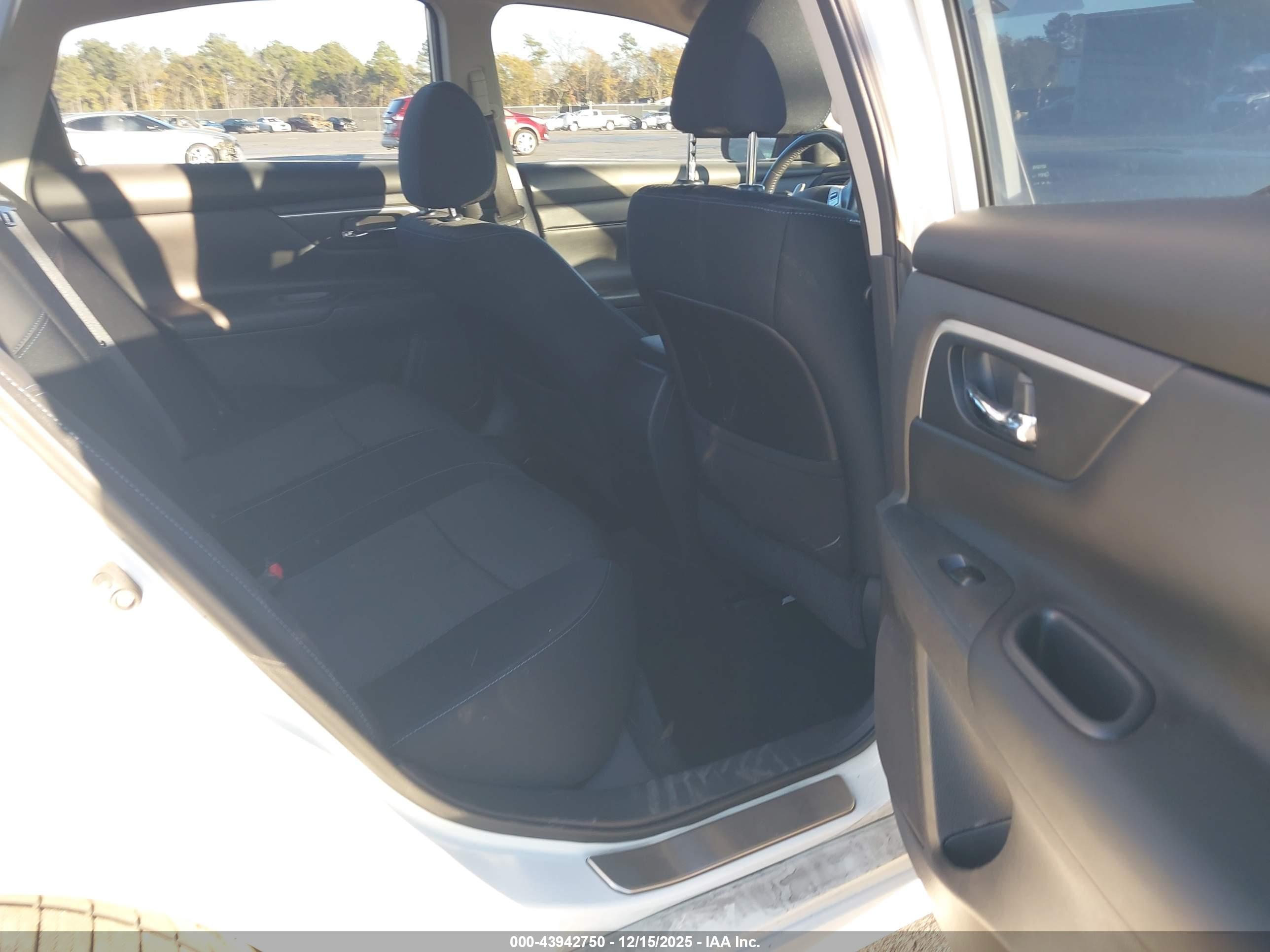 NISSAN ALTIMA image 8