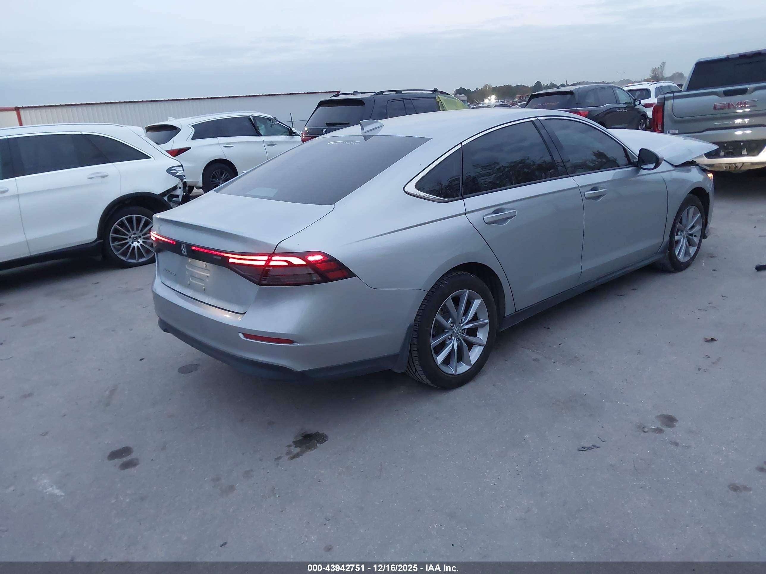 HONDA ACCORD image 4