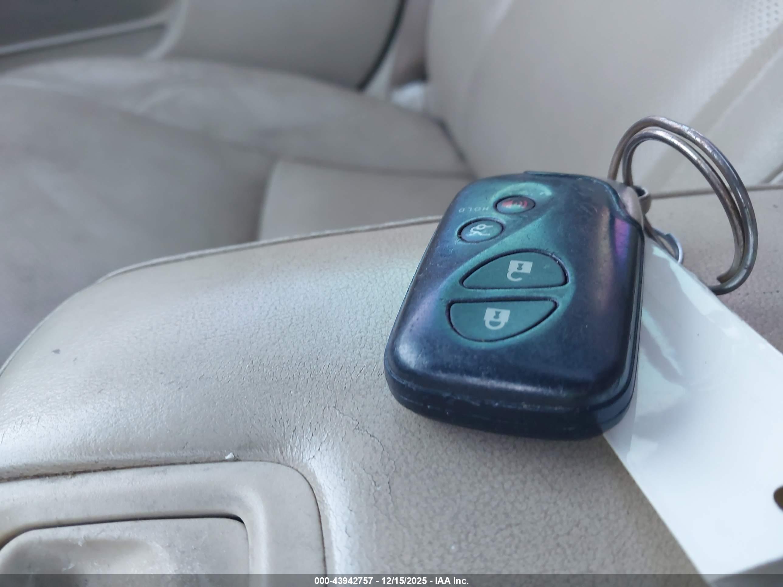 LEXUS ES image 11