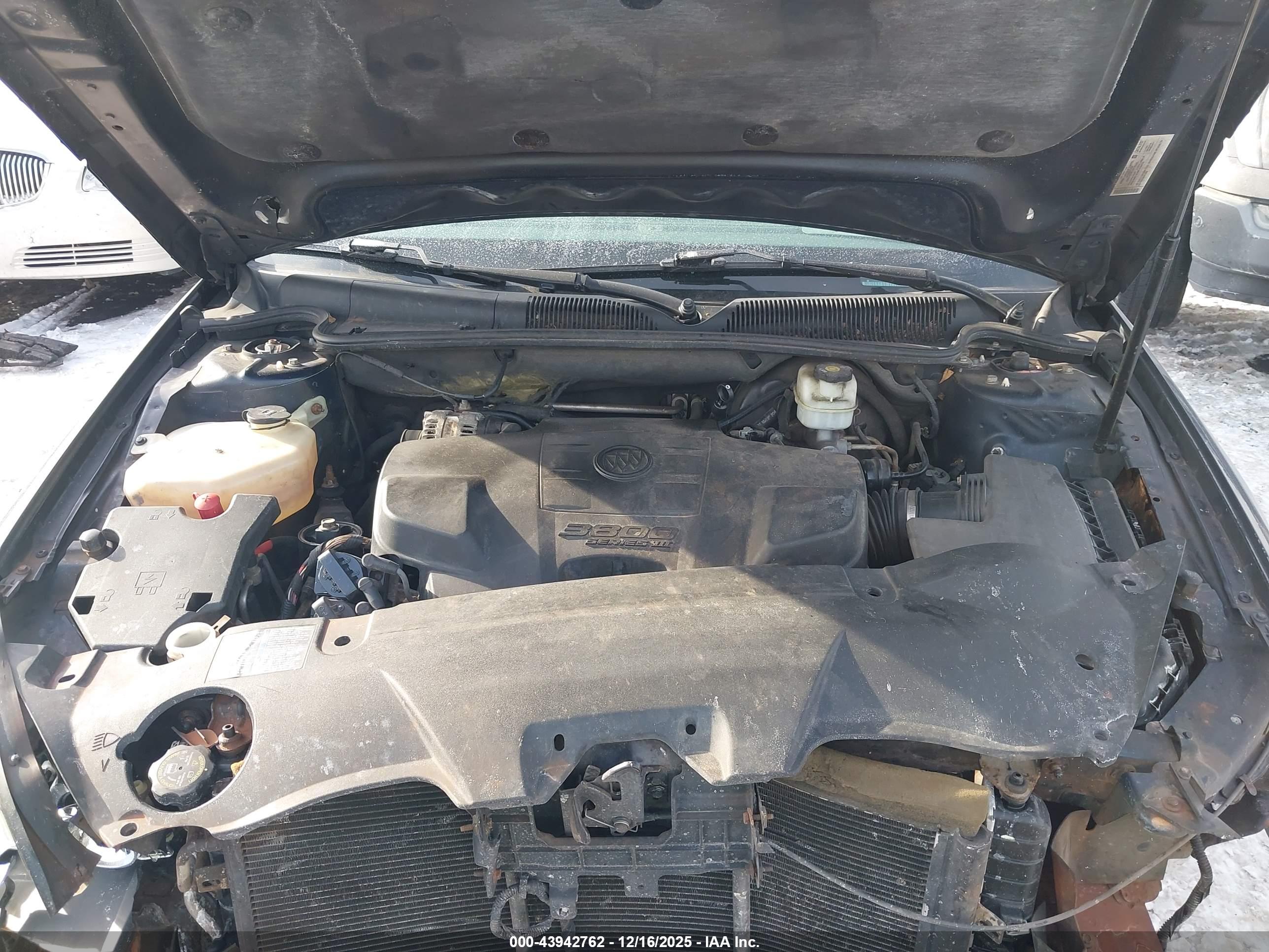 BUICK LUCERNE image 10