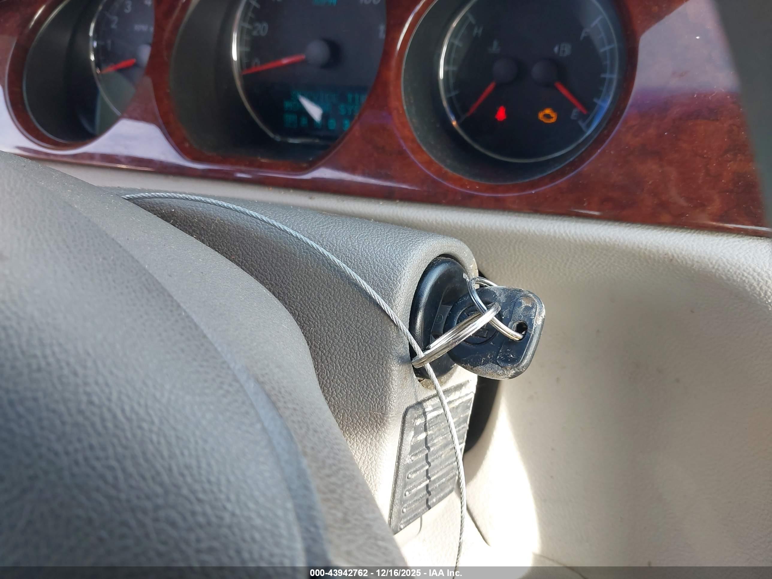 BUICK LUCERNE image 11