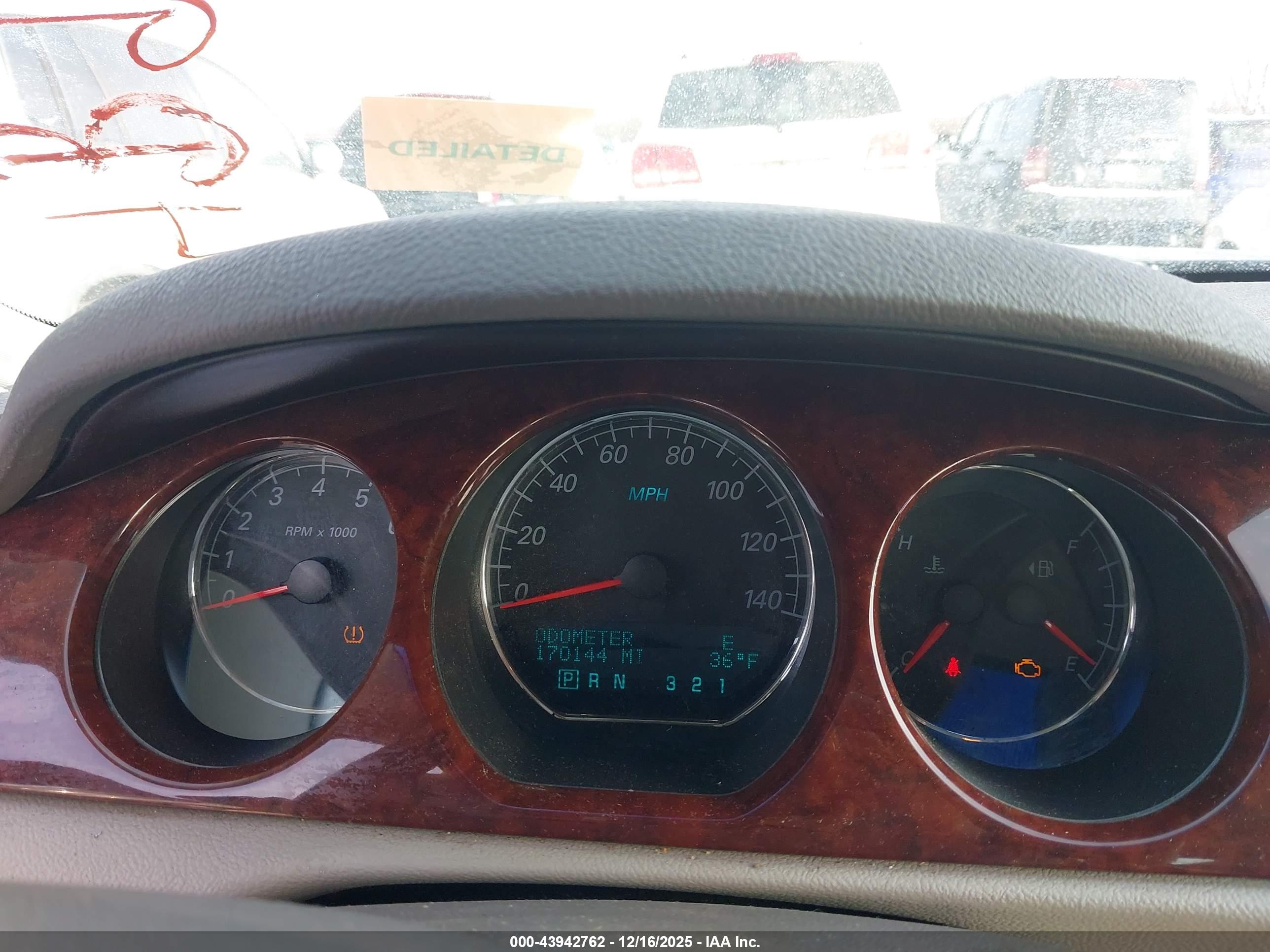 BUICK LUCERNE image 7