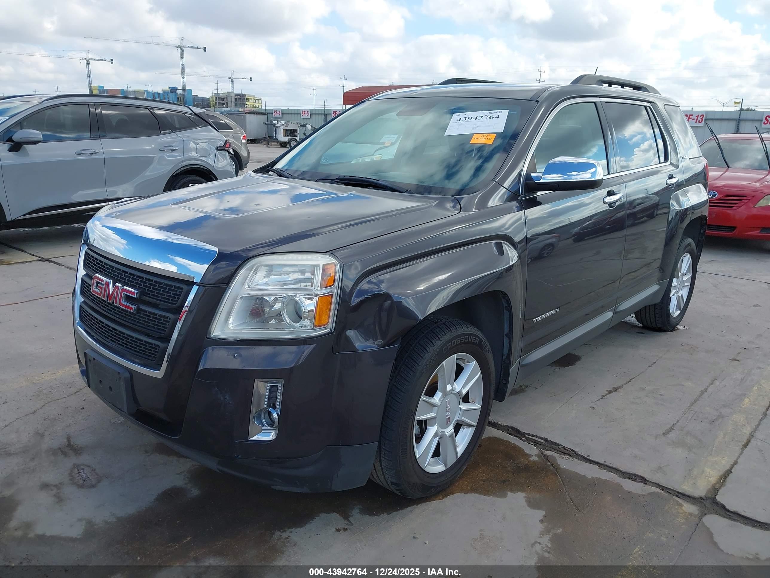 GMC TERRAIN image 2
