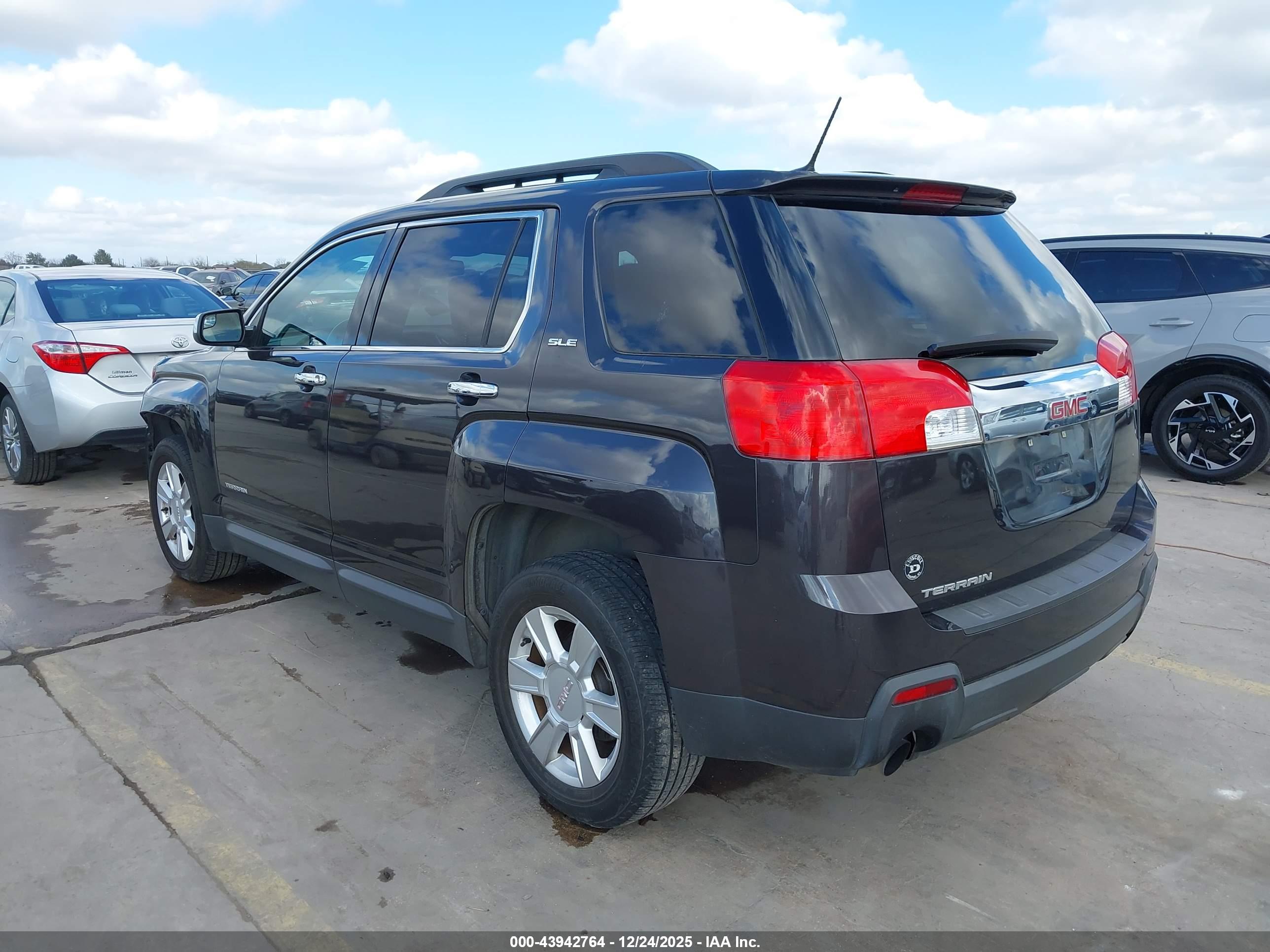 GMC TERRAIN image 3