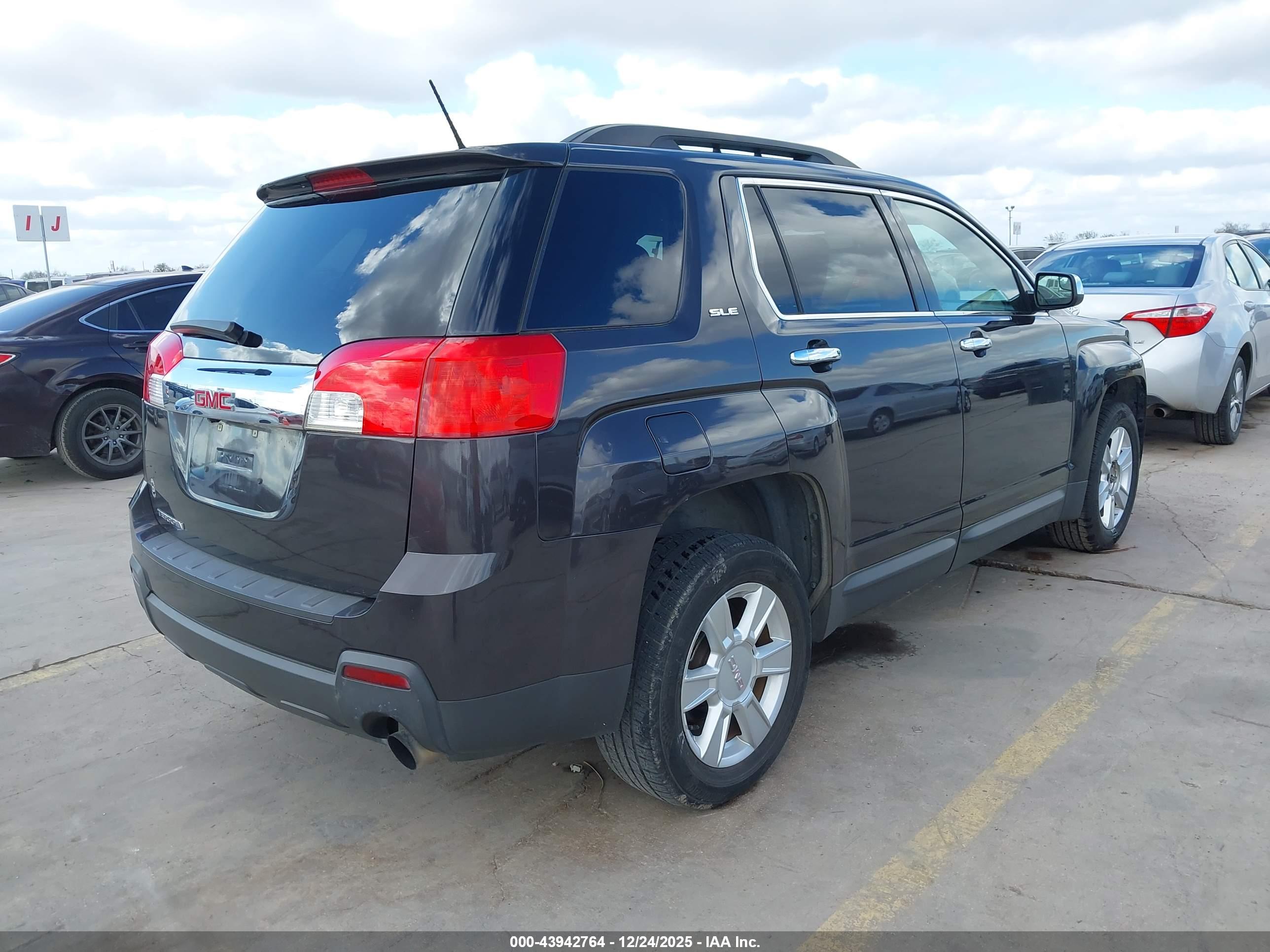 GMC TERRAIN image 4