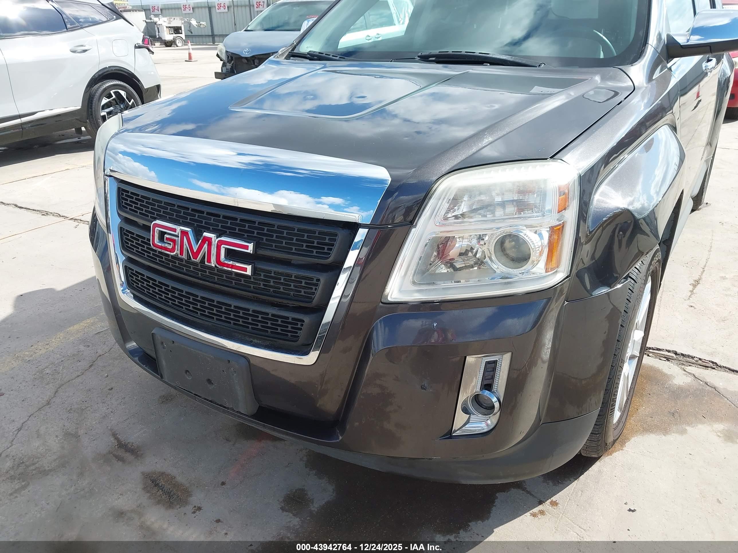 GMC TERRAIN image 6