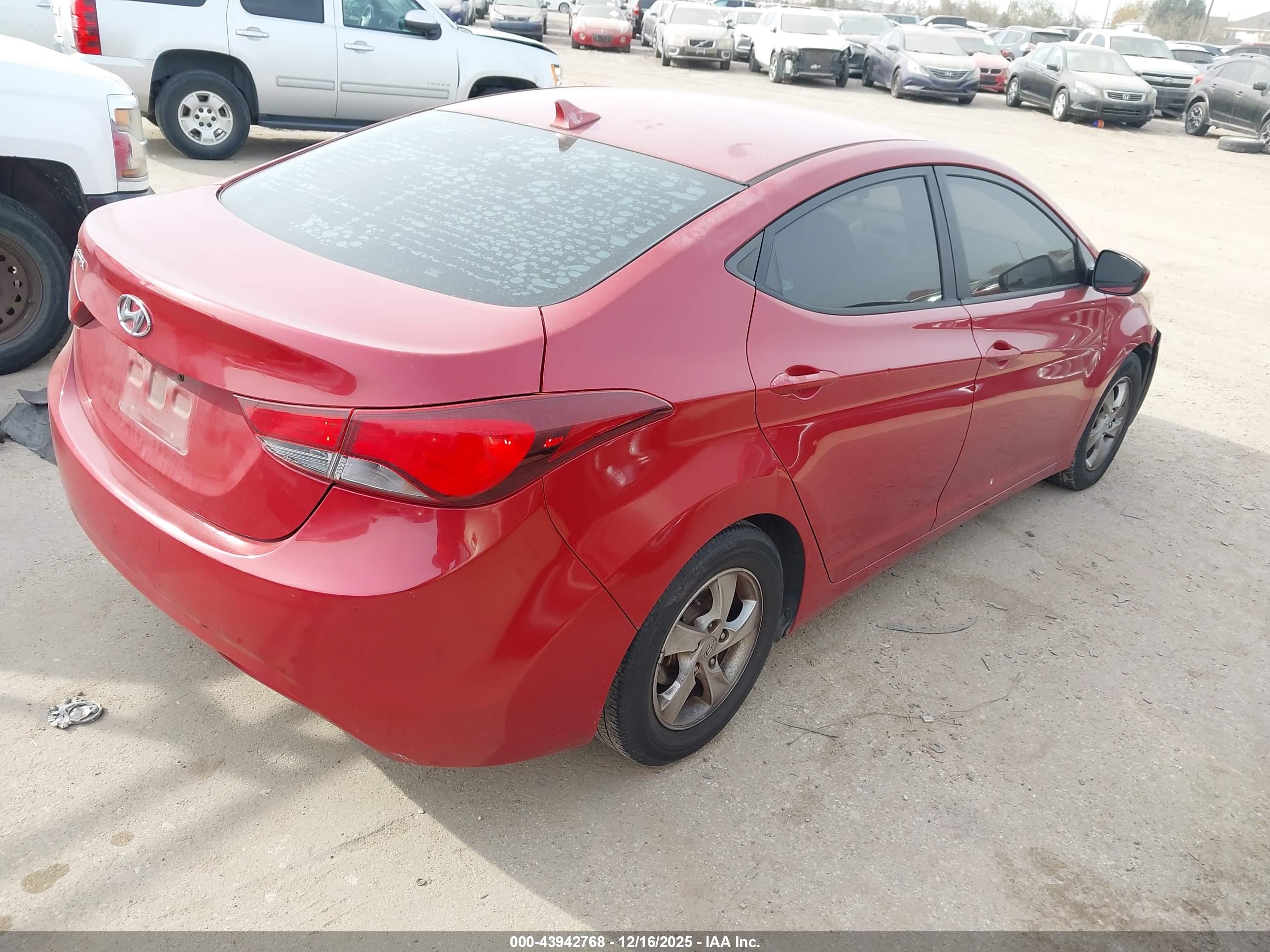 HYUNDAI ELANTRA image 4