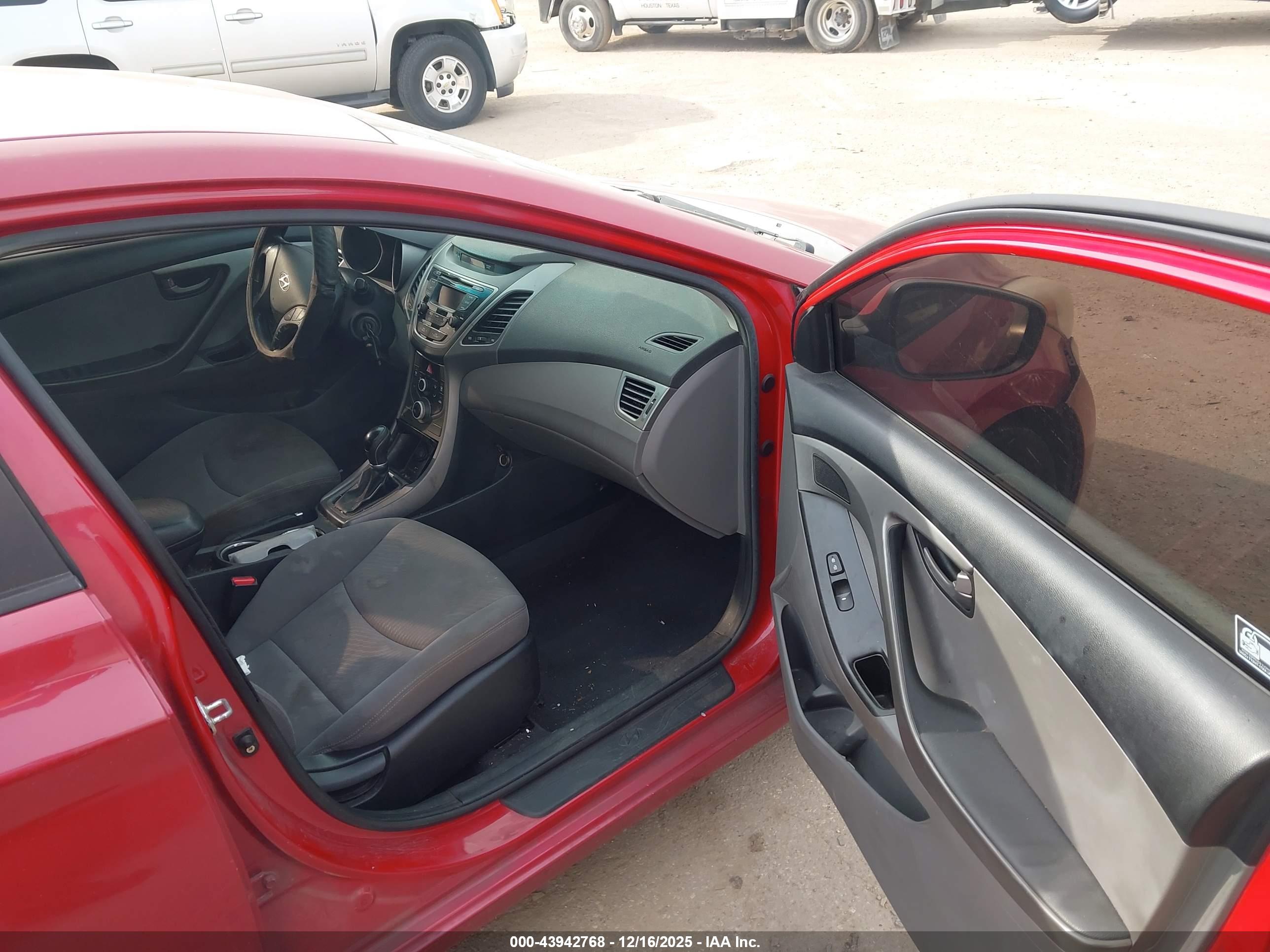 HYUNDAI ELANTRA image 5