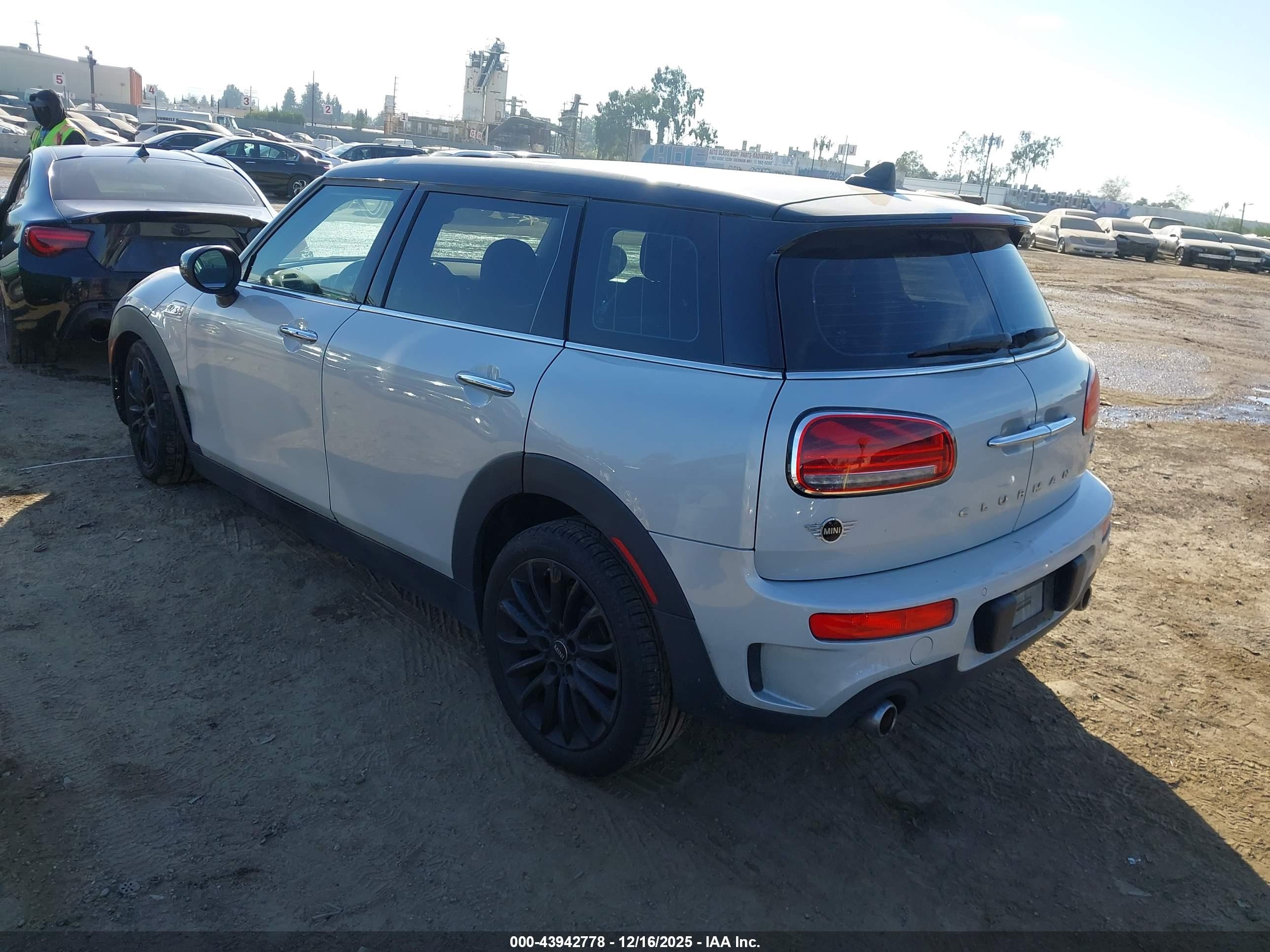 MINI CLUBMAN image 3