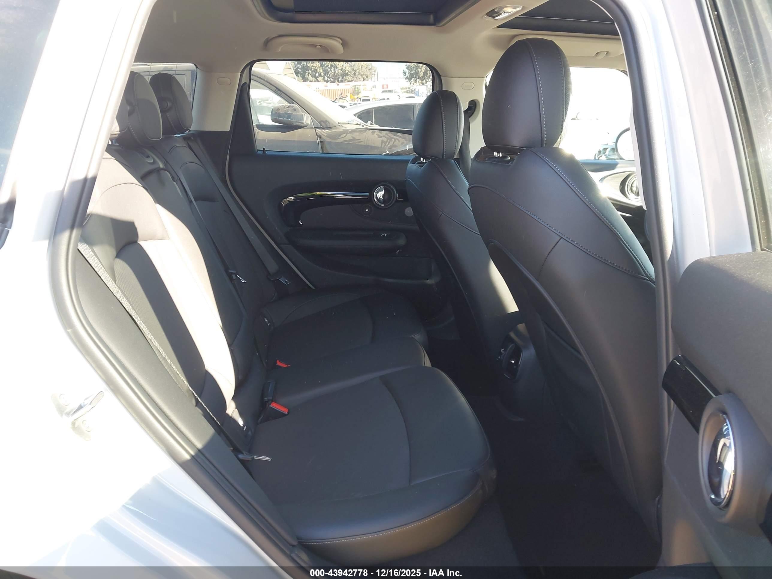 MINI CLUBMAN image 8