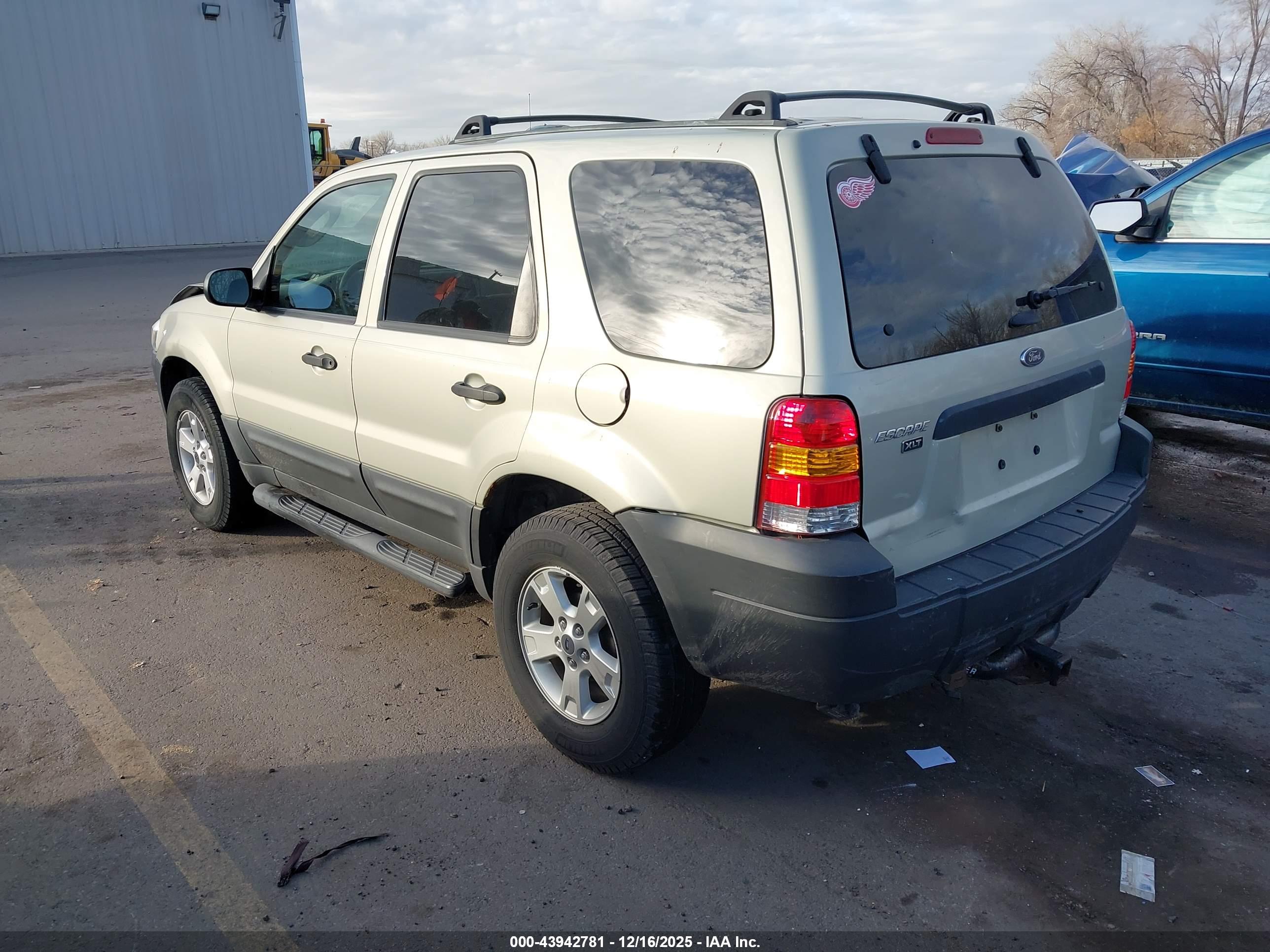 FORD ESCAPE image 3