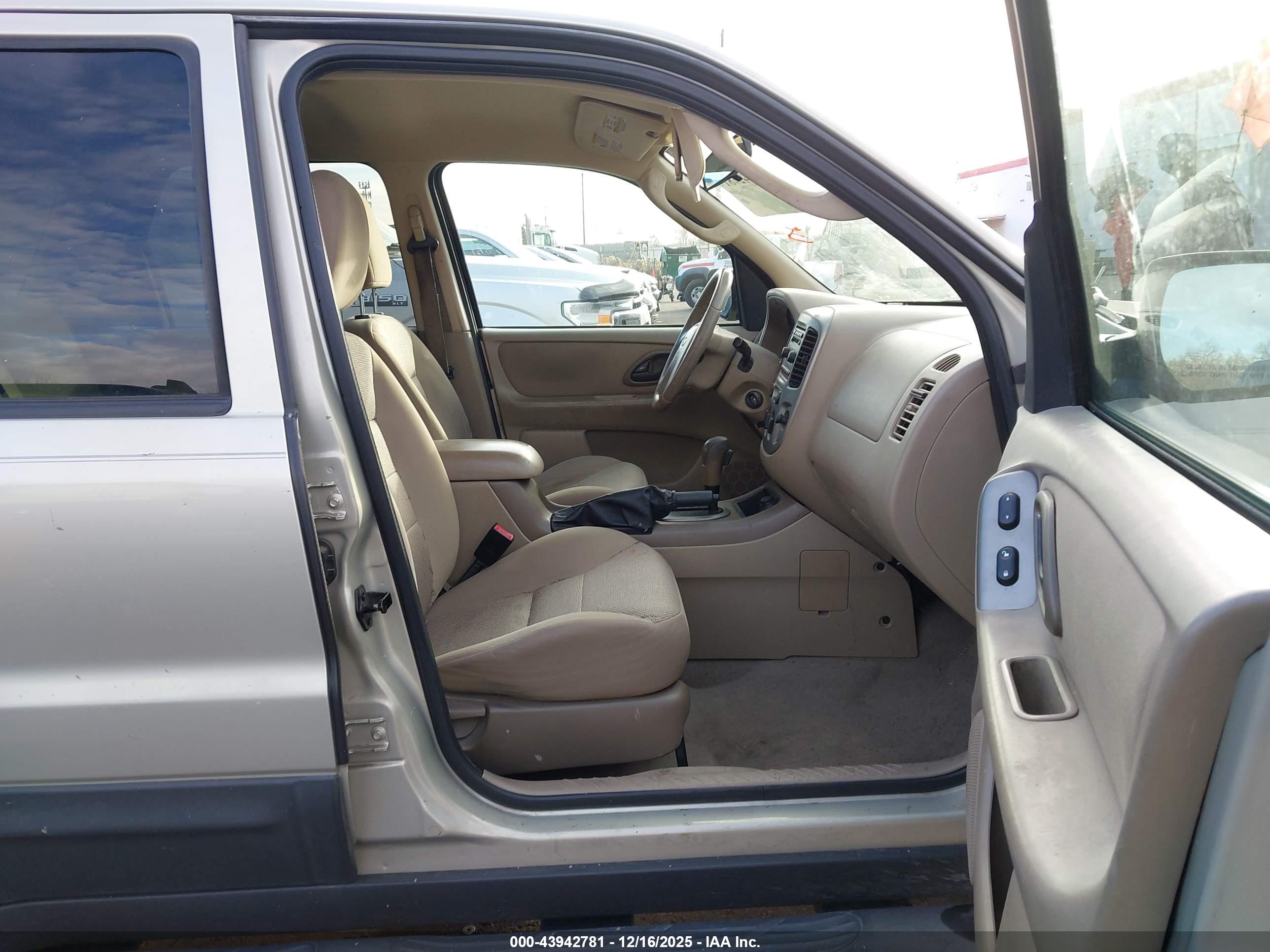FORD ESCAPE image 5