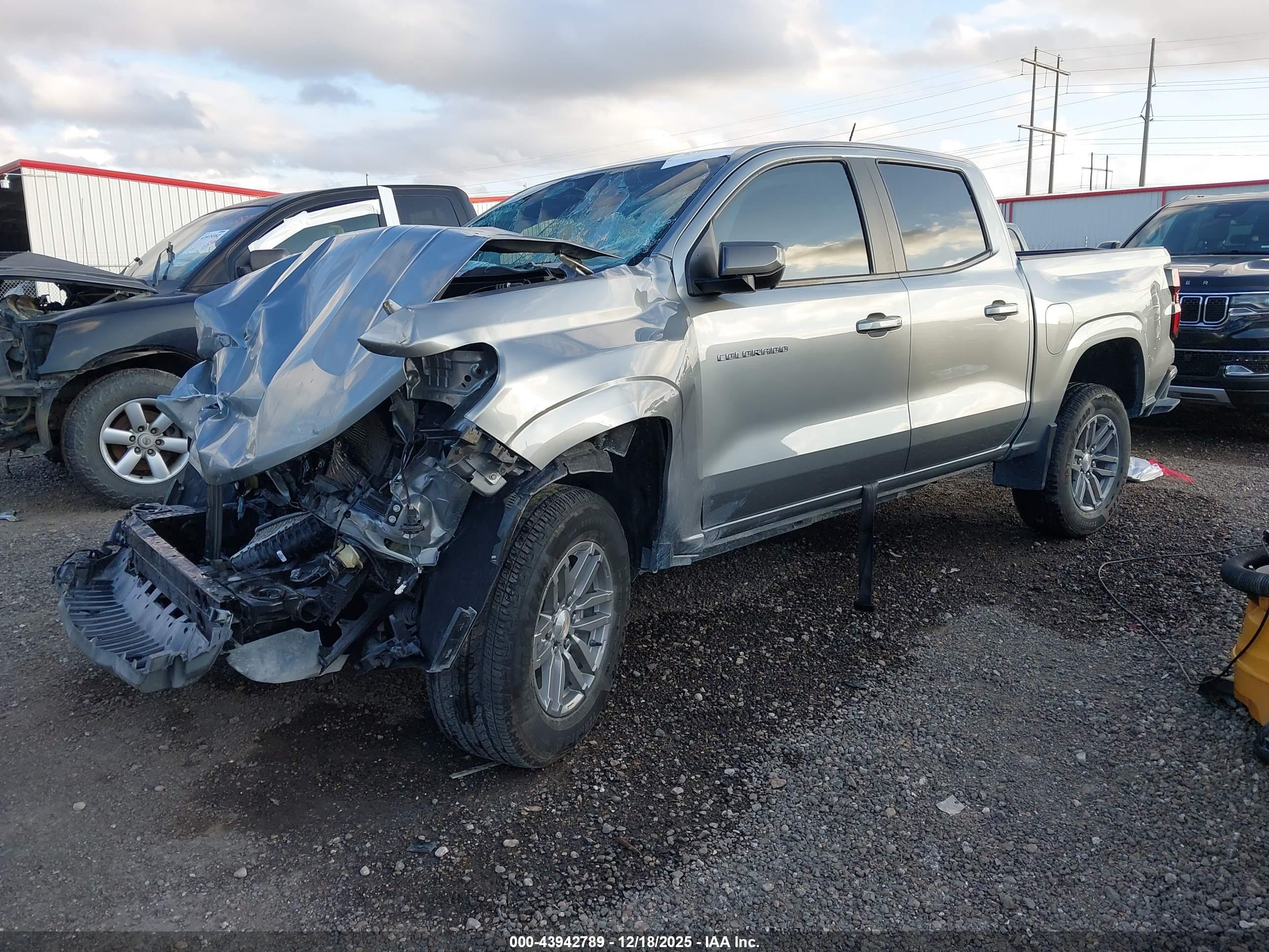 CHEVROLET COLORADO image 2