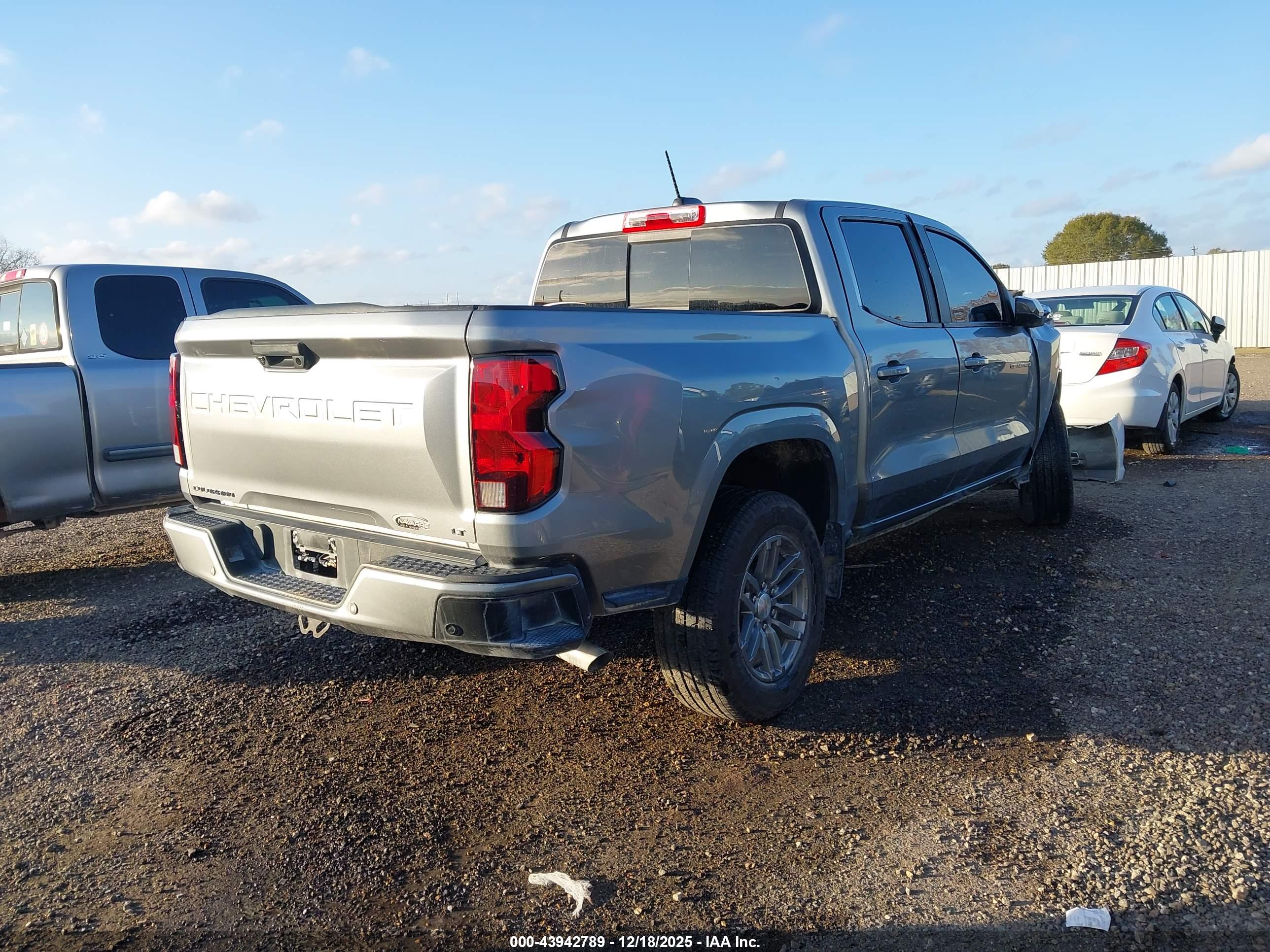 CHEVROLET COLORADO image 4