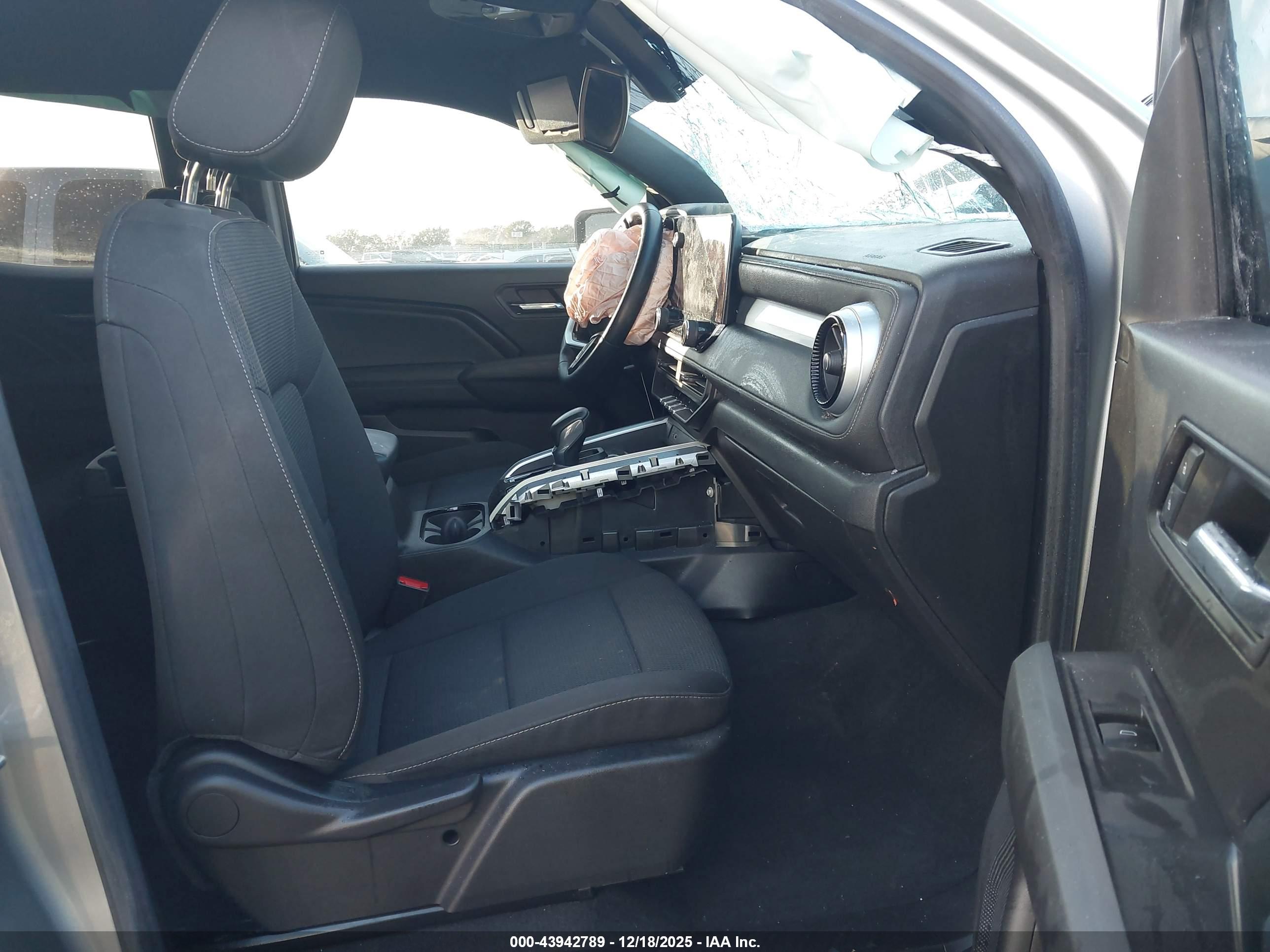 CHEVROLET COLORADO image 5