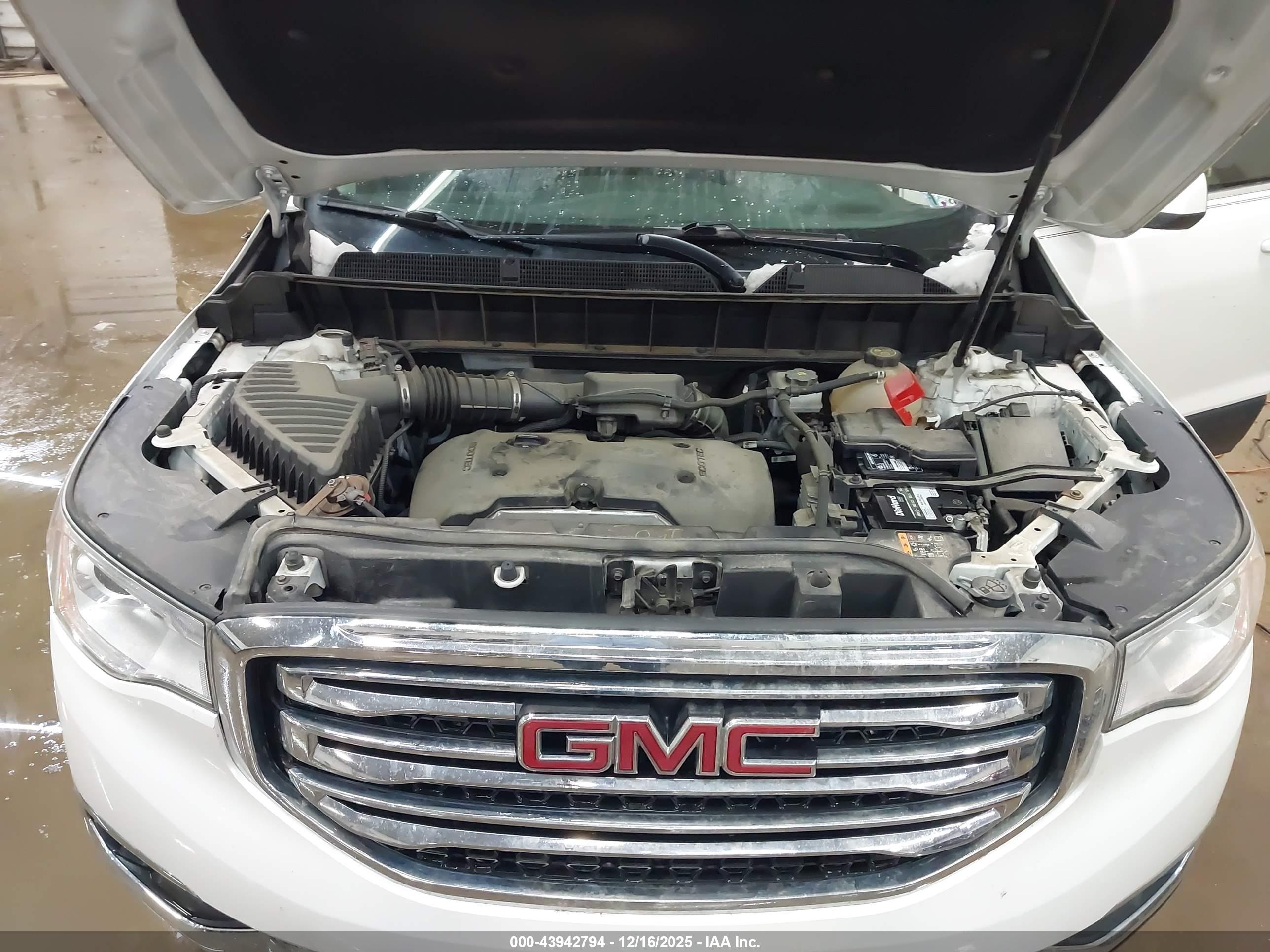GMC ACADIA image 10