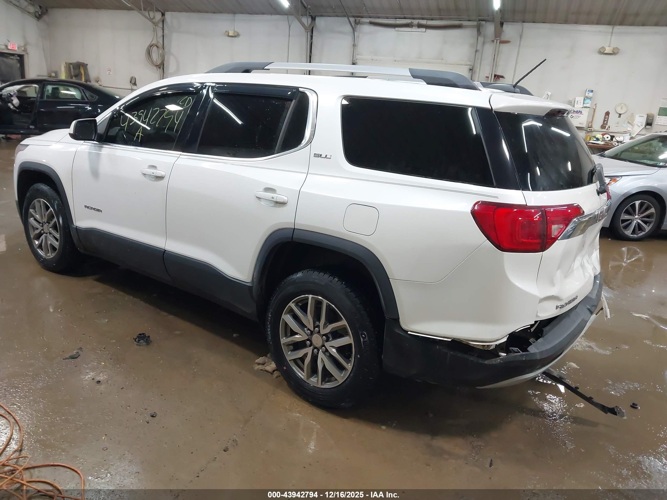 GMC ACADIA image 3