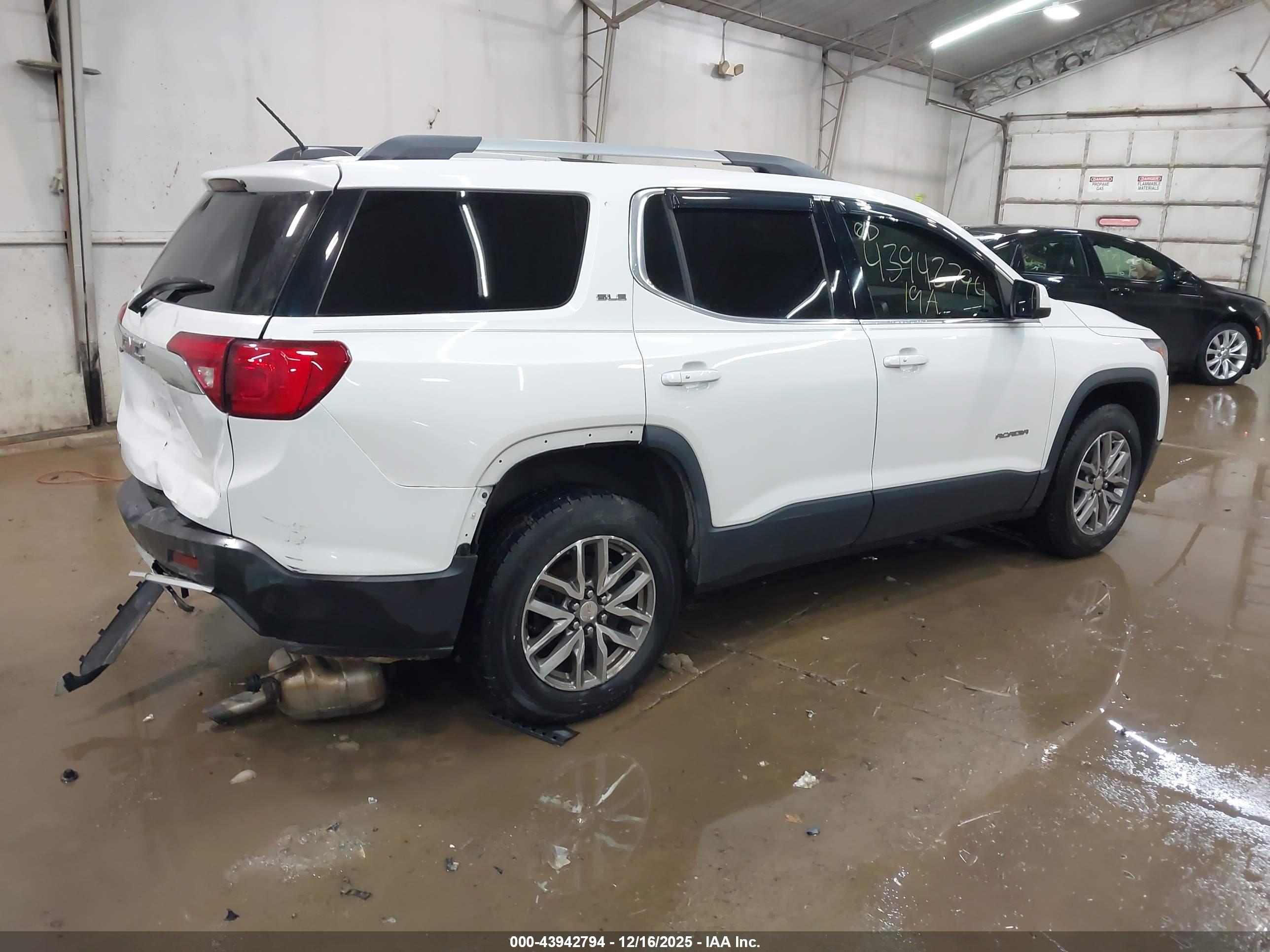 GMC ACADIA image 4