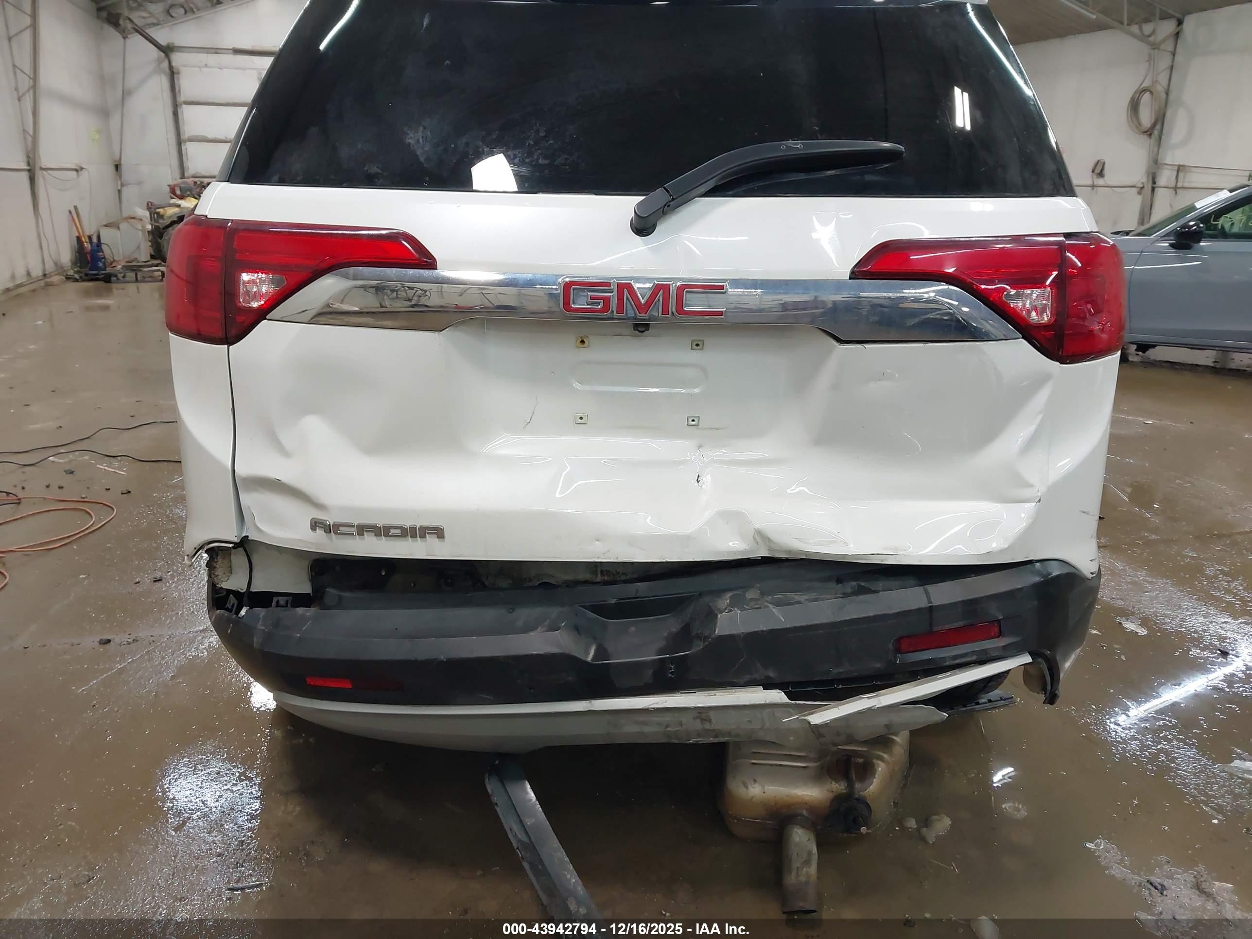 GMC ACADIA image 6
