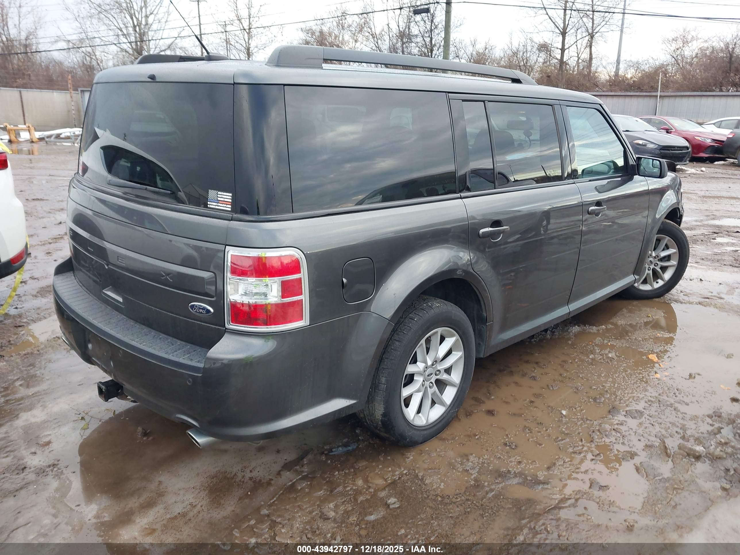 FORD FLEX image 4