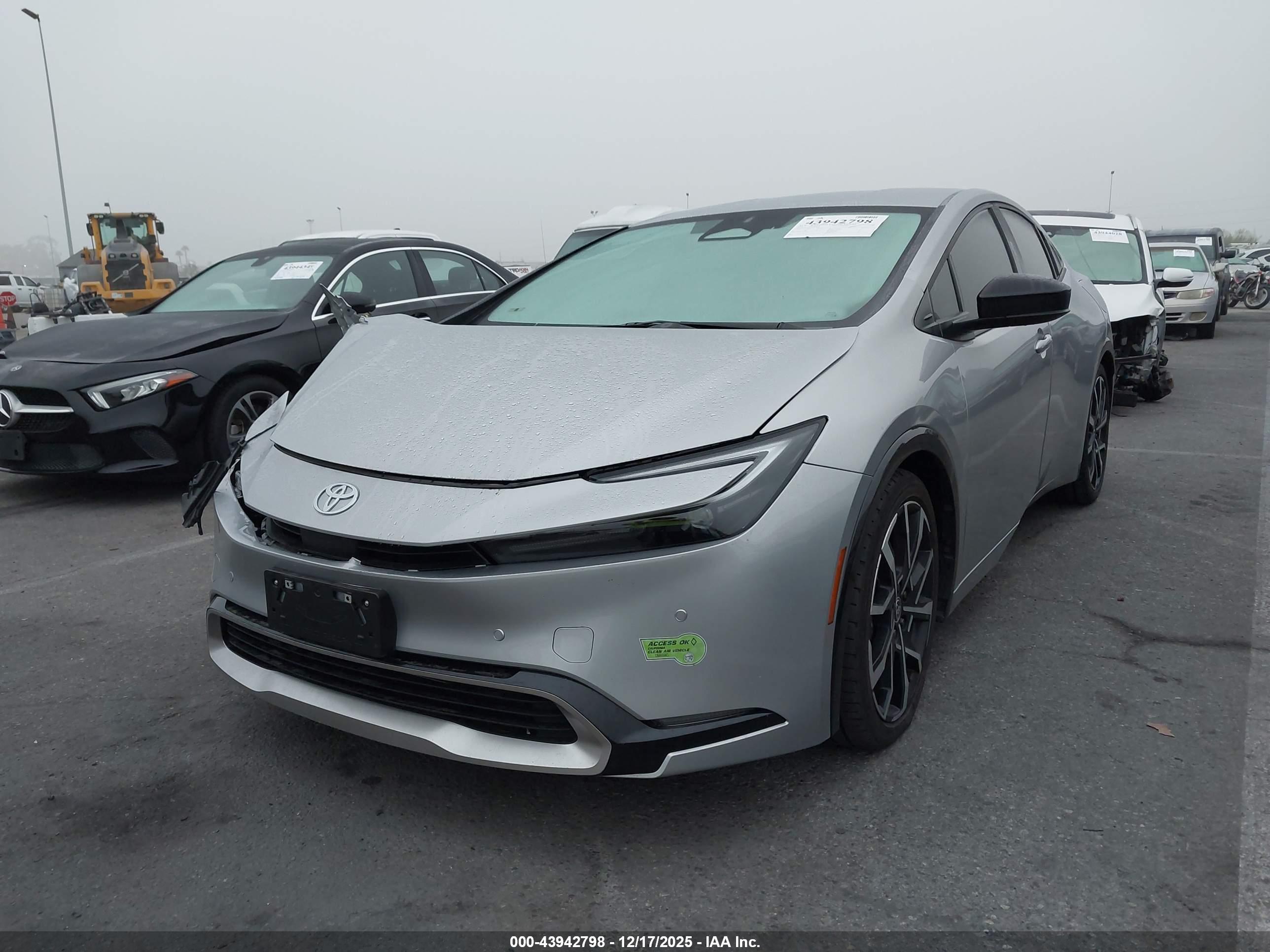 TOYOTA PRIUS image 2