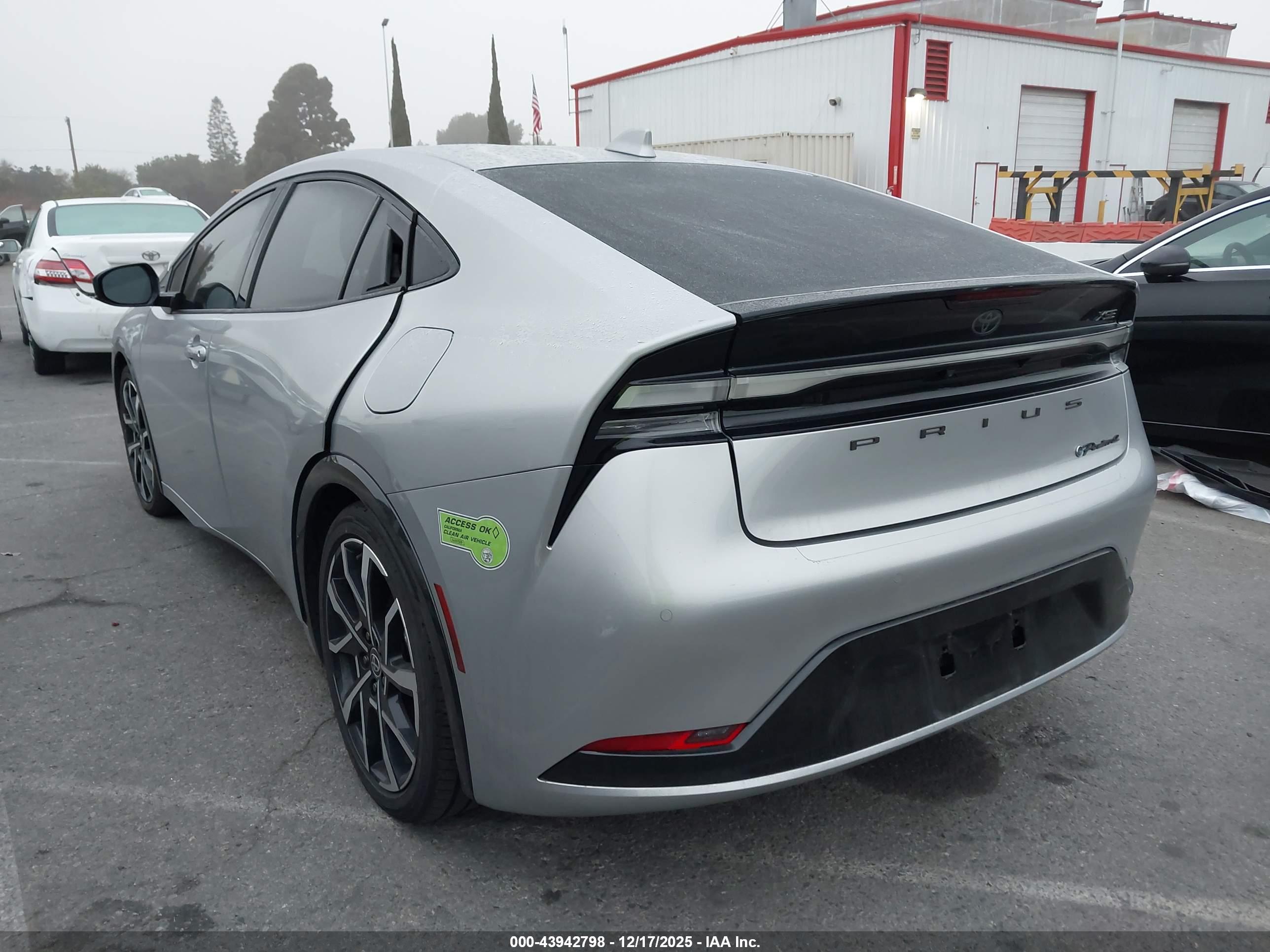 TOYOTA PRIUS image 3